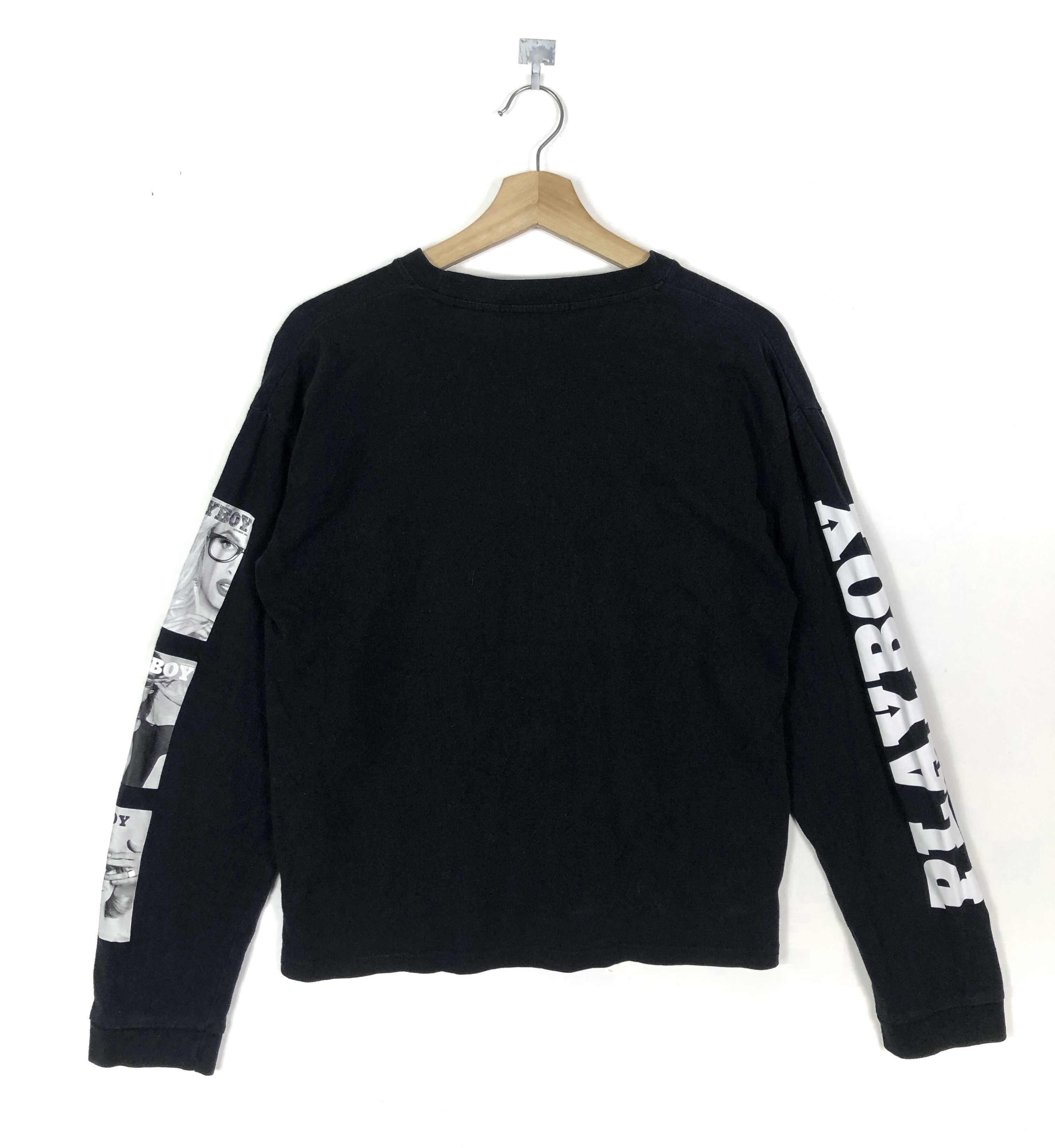 PLAYBOY MAGAZINE’S MODEL HIT SPELLOUT L/S
