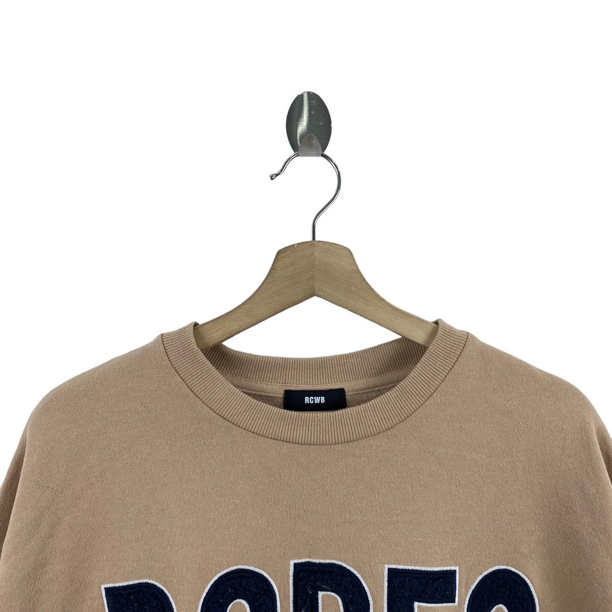 Vintage Vintage RODEO CROWN RCWB Embroidered Logo Beige Sweatshirt Size 3XL / US 20-22 - 2 Thumbnail