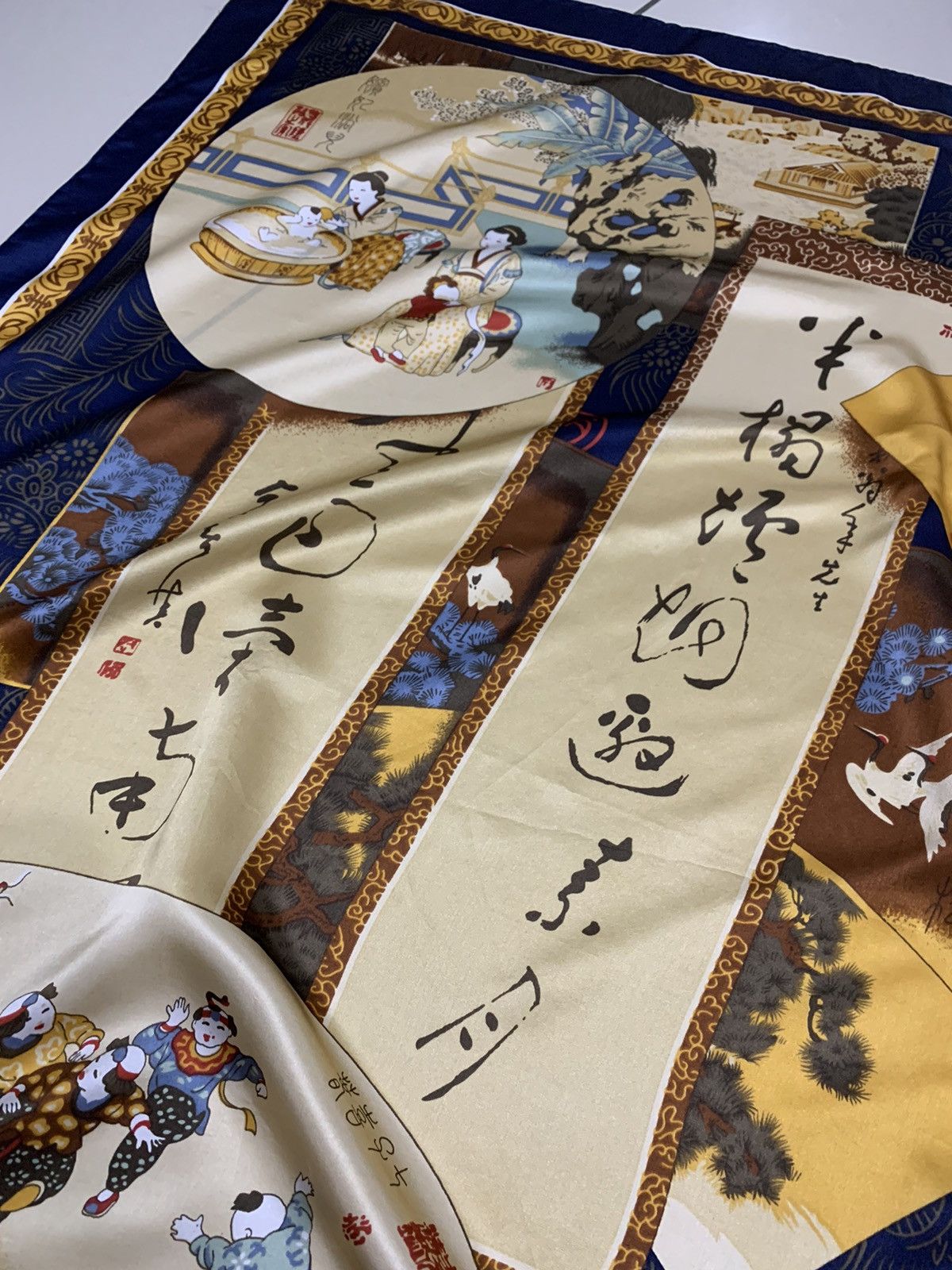 Japanese Brand VINTAGE JAPANESE CLASSIC TRADITIONAL GEISHA BIG SILK SCARF Size ONE SIZE - 4 Thumbnail