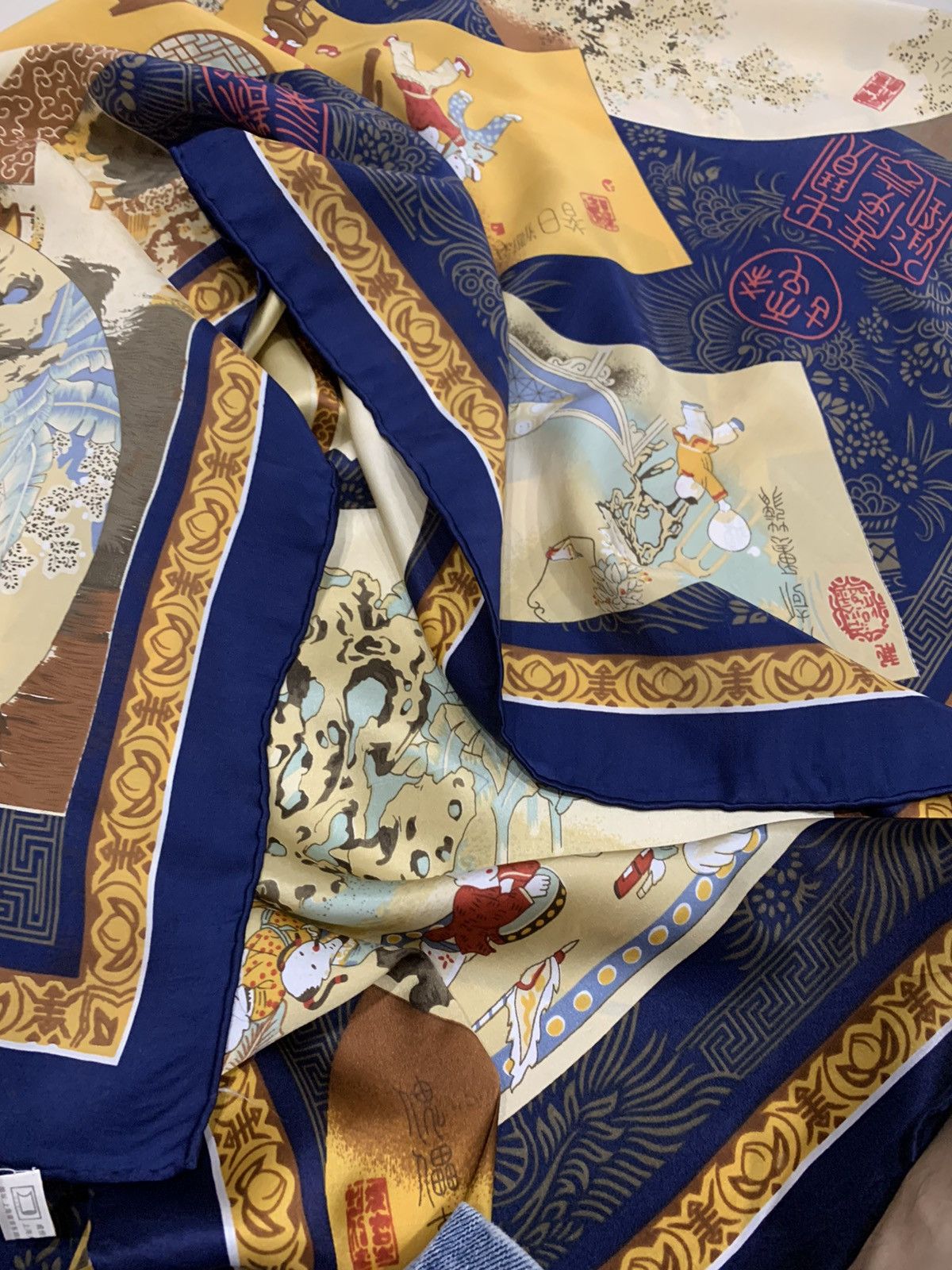 Japanese Brand VINTAGE JAPANESE CLASSIC TRADITIONAL GEISHA BIG SILK SCARF Size ONE SIZE - 7 Thumbnail