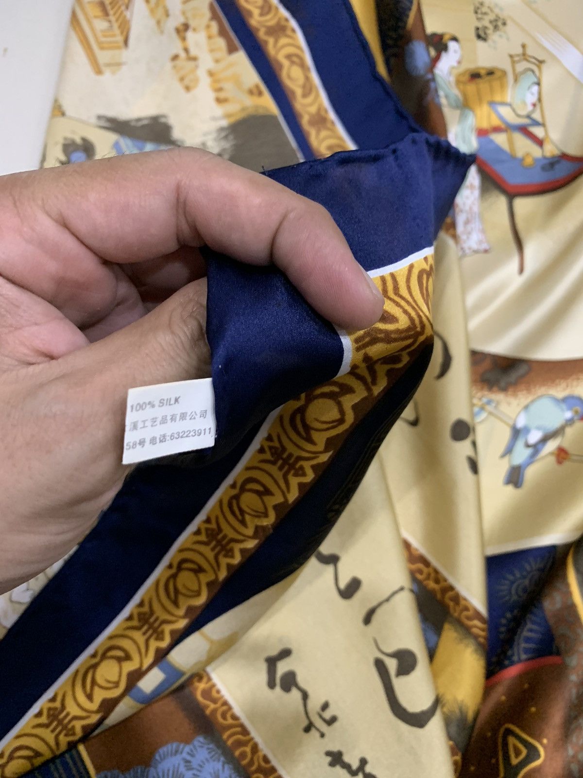 Japanese Brand VINTAGE JAPANESE CLASSIC TRADITIONAL GEISHA BIG SILK SCARF Size ONE SIZE - 6 Thumbnail