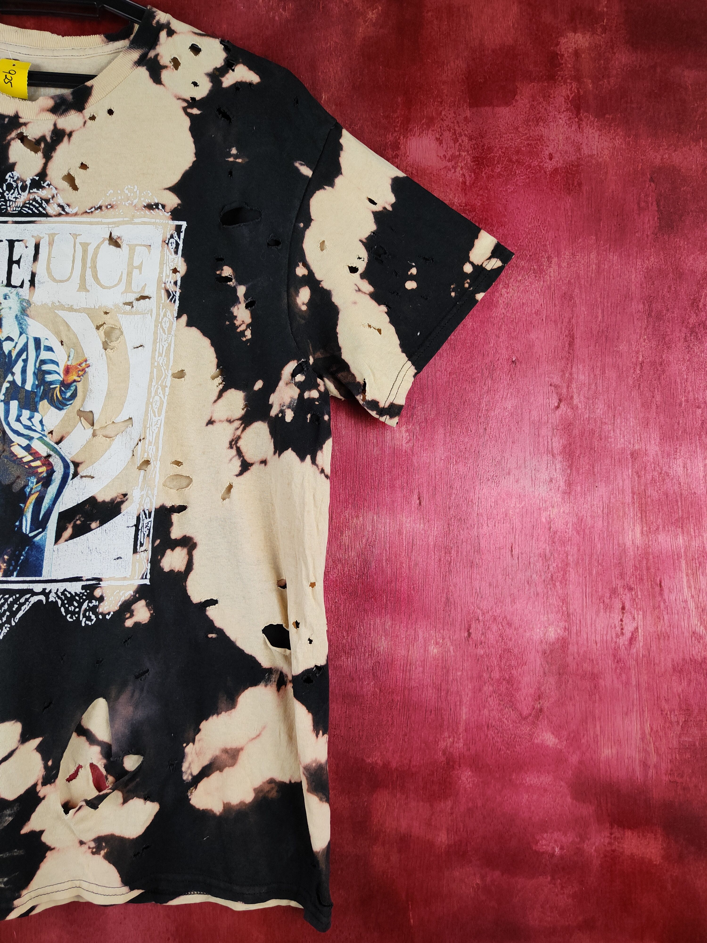 Expert Horror BeetleJuice movie horror distressed acid wash tee #S672 Size US L / EU 52-54 / 3 - 7 Thumbnail