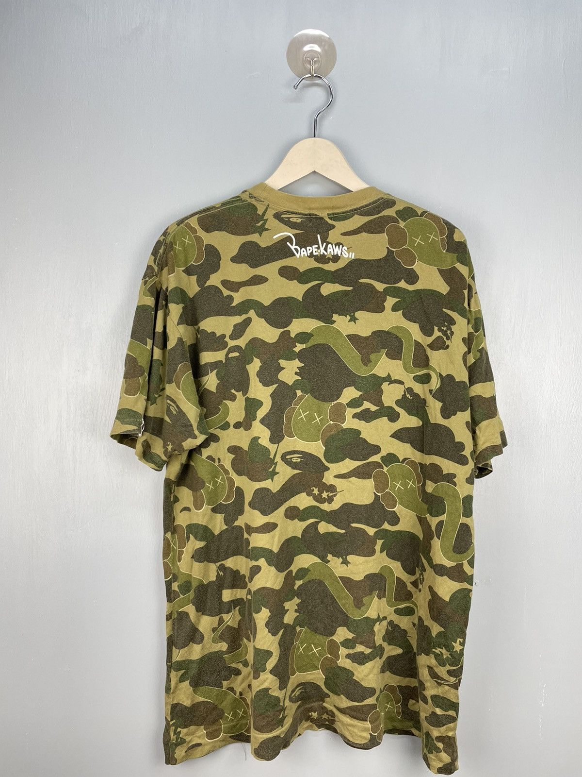 Bape × Kaws Bape x Kaws College Bendy Camo Tee Size US L / EU 52-54 / 3 - 2 Thumbnail