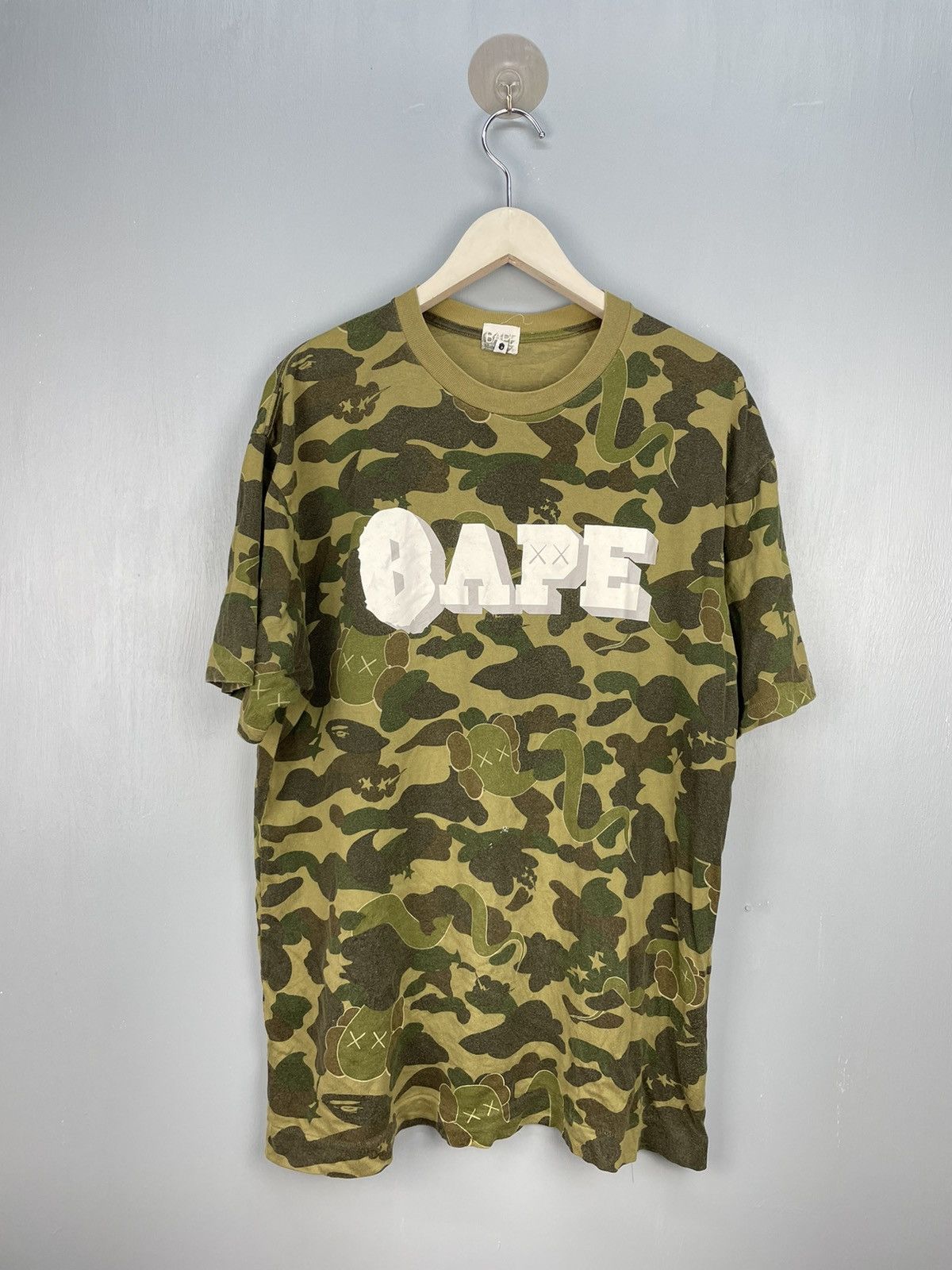 Bape × Kaws Bape x Kaws College Bendy Camo Tee Size US L / EU 52-54 / 3 - 1 Thumbnail