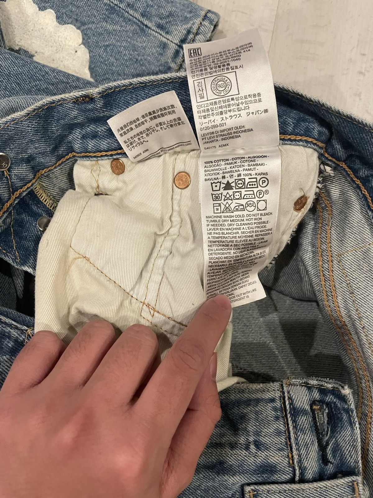 DENIM TEARS × Virgil Abloh Denim Tears Virgil Abloh Message In A Tear Embroidered Size US 31 - 6 Thumbnail
