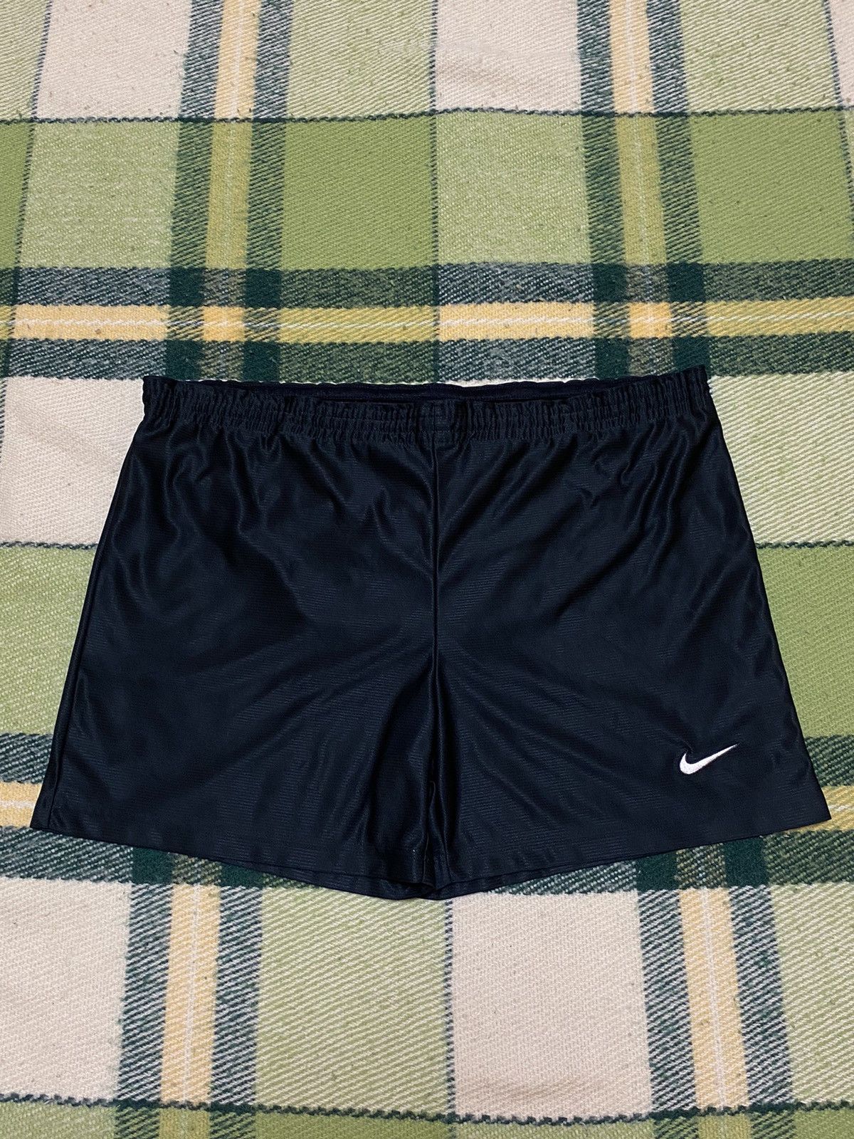 Nike Vintage Nike shorts streetwear swoosh casual y2k size M Size US 32 / EU 48 - 1 Thumbnail