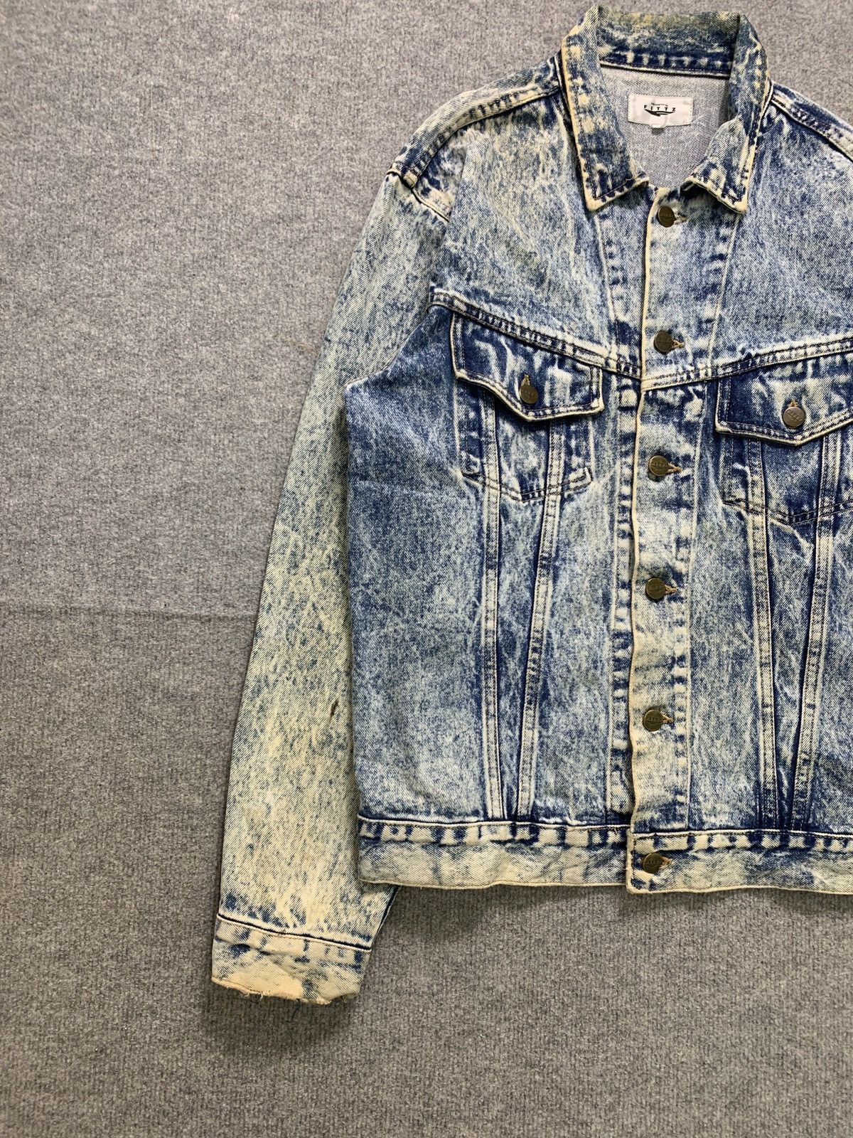 Vintage Vintage Fittz Distressed Denim Jacket Size US M / EU 48-50 / 2 - 3 Thumbnail