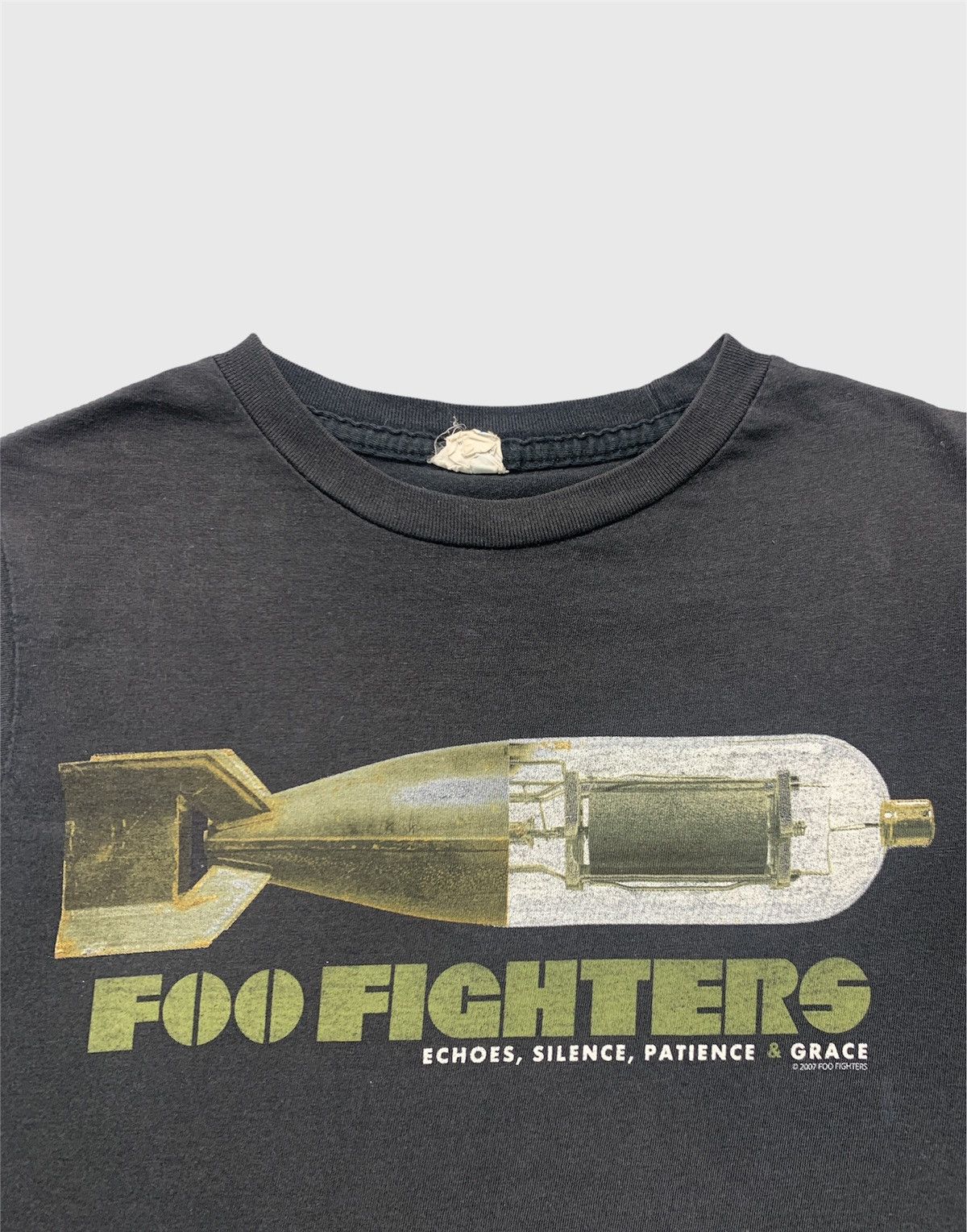 Band Tees × Vintage Vintage Y2K Foo Fighters 2007 USA Tour Tee Size US S / EU 44-46 / 1 - 4 Thumbnail