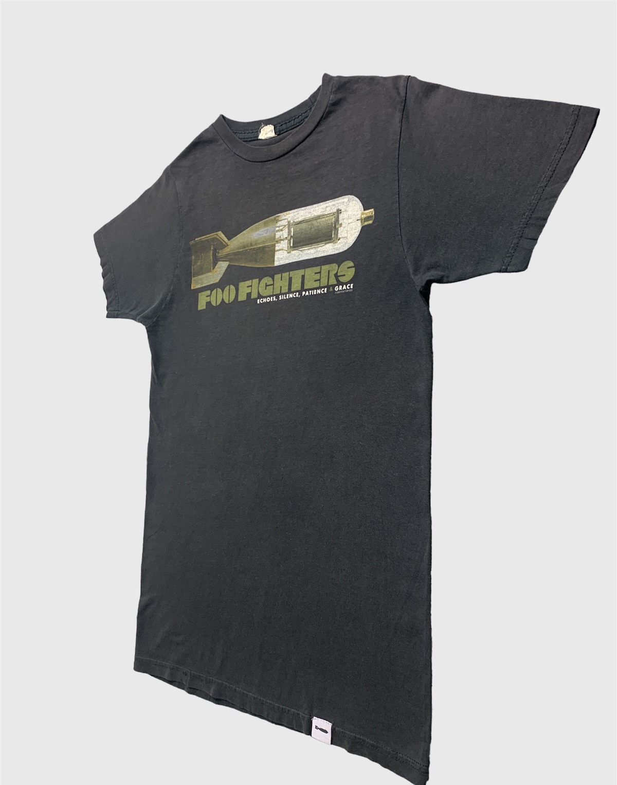 Band Tees × Vintage Vintage Y2K Foo Fighters 2007 USA Tour Tee Size US S / EU 44-46 / 1 - 3 Thumbnail