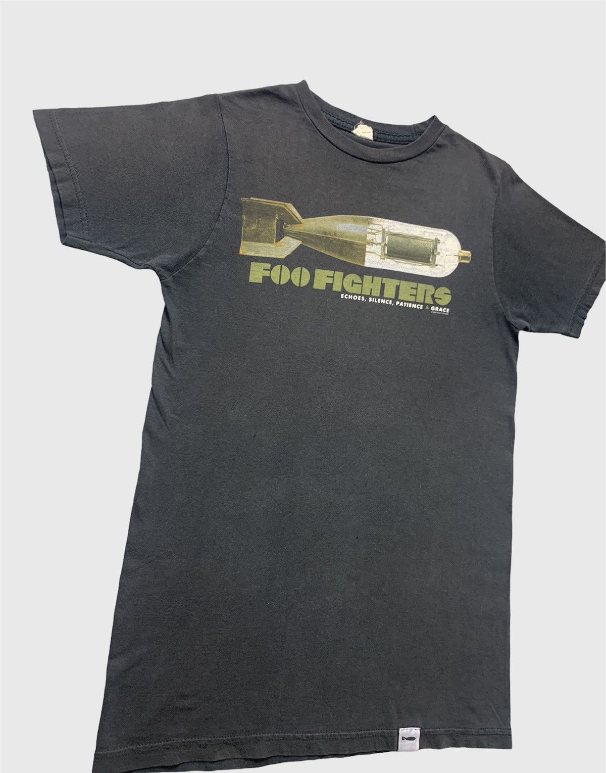 Band Tees × Vintage Vintage Y2K Foo Fighters 2007 USA Tour Tee Size US S / EU 44-46 / 1 - 2 Thumbnail