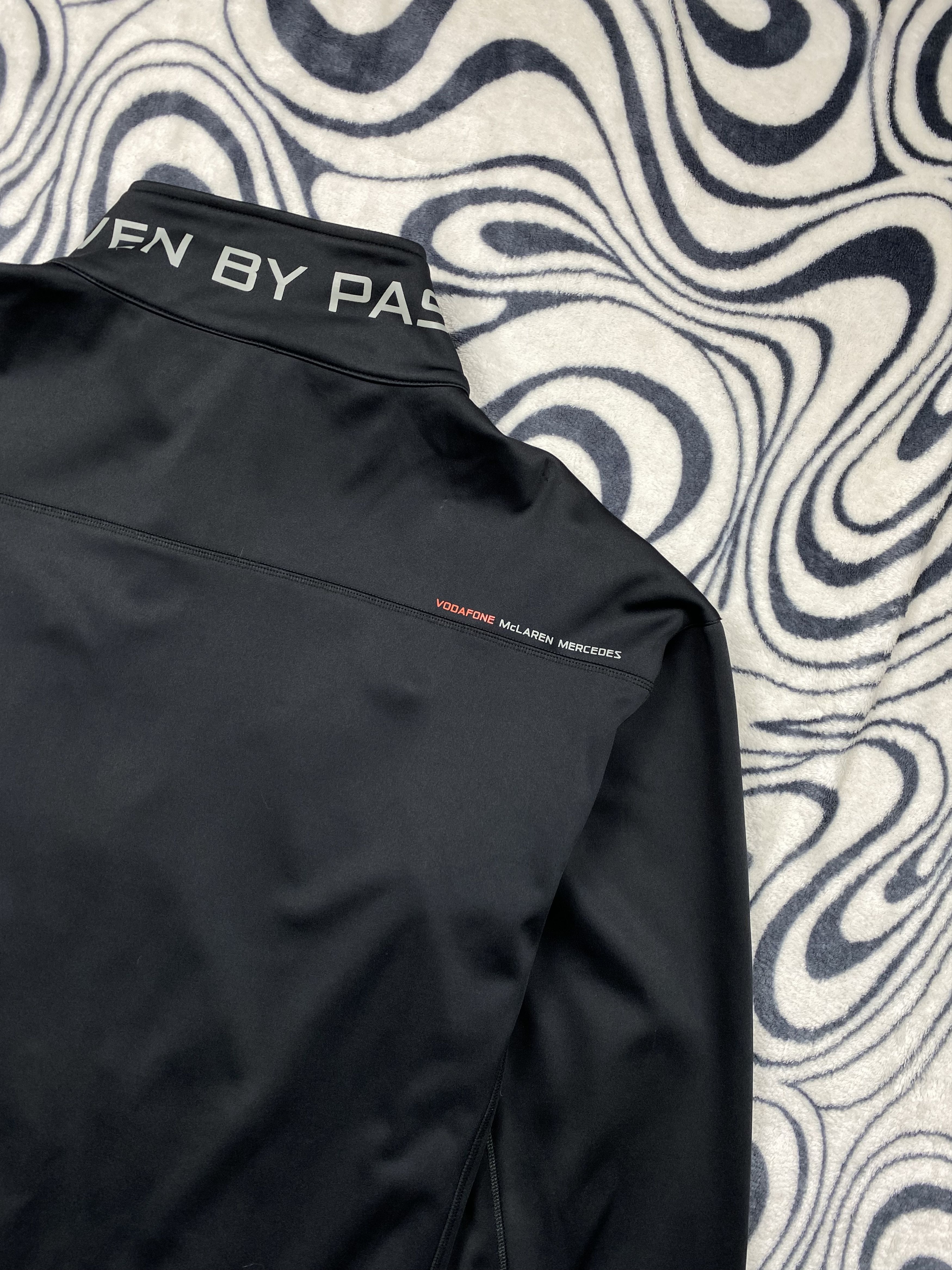 Mercedes-Benz × Vintage Vintage Vodafone McLaren Mercedes Jacket Size US XXL / EU 58 / 5 - 8 Thumbnail