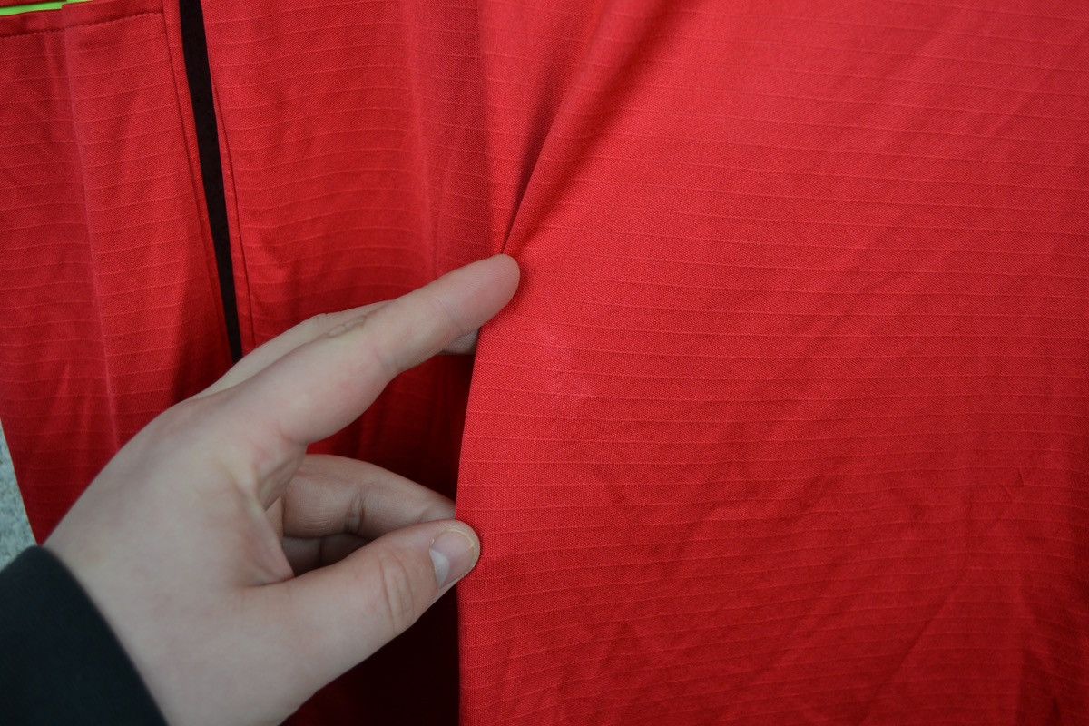 New Balance Liverpool New Balance Football Sweatshirt Soccer Size US M / EU 48-50 / 2 - 6 Thumbnail