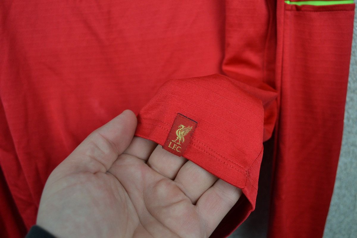 New Balance Liverpool New Balance Football Sweatshirt Soccer Size US M / EU 48-50 / 2 - 7 Thumbnail