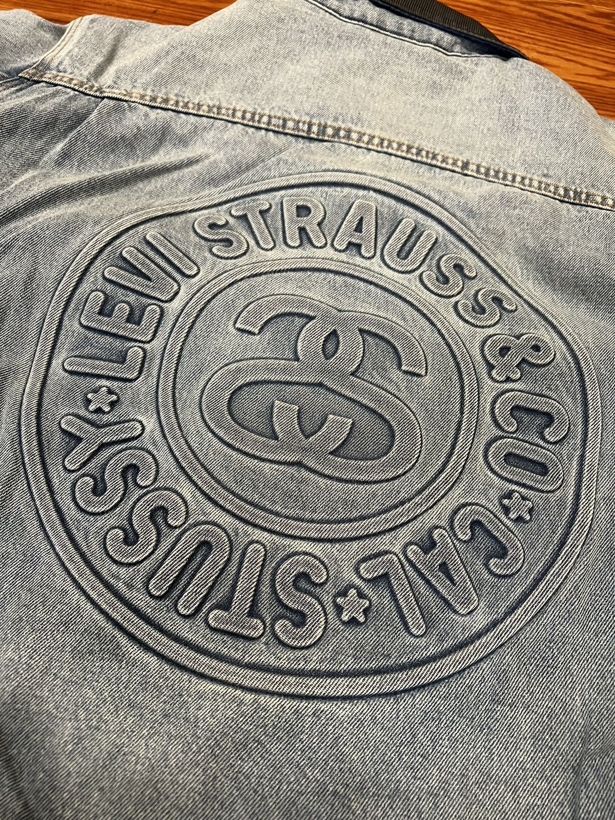 STUSSY X LEVI'S EMBOSSED DENIM TRUCKER JACKET SIZE XL