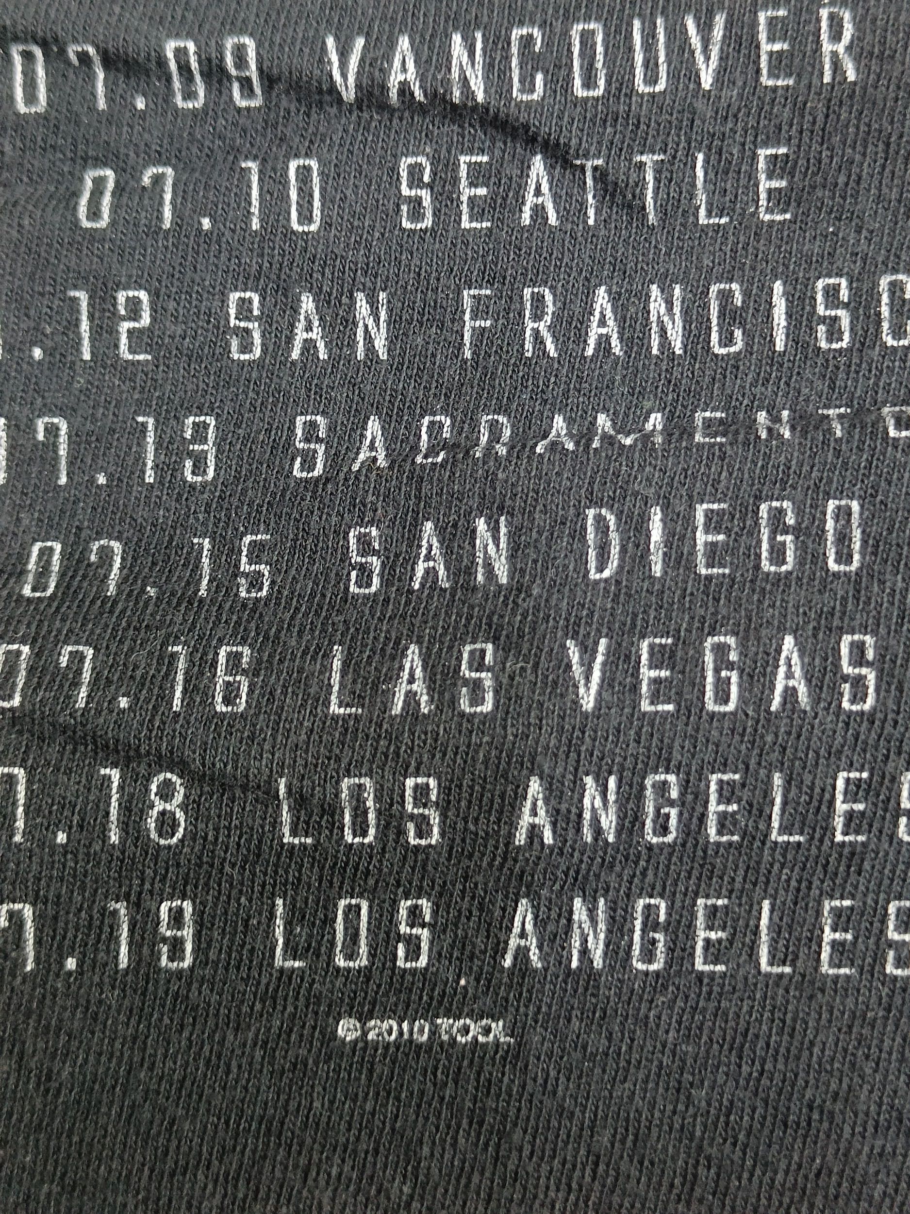 Band Tees × Vintage VINTAGE Y2K Tool Tour TShirt Size US L / EU 52-54 / 3 - 6 Thumbnail