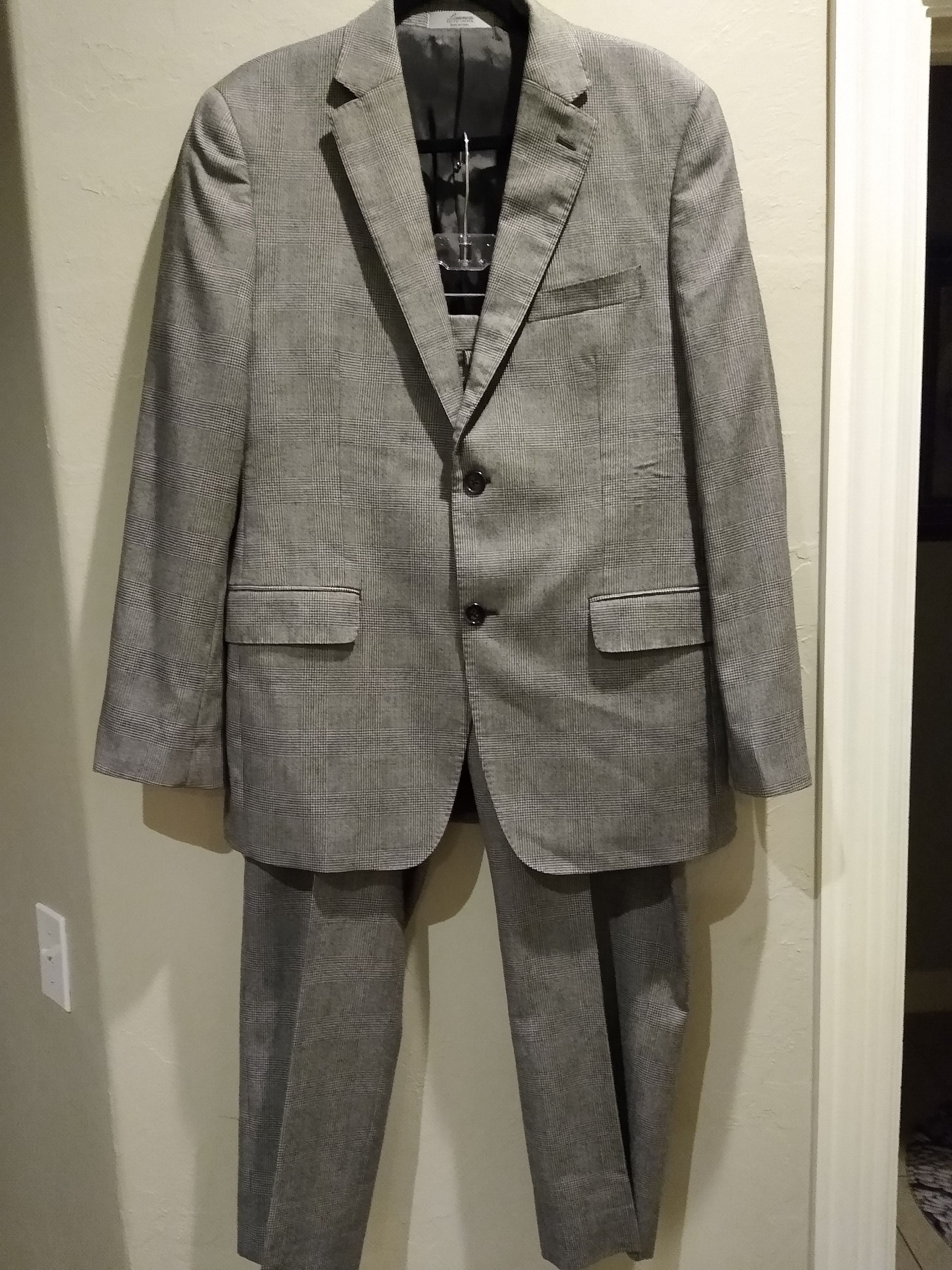 Wool/Cashmere Glen Plaid Front Modern Fit Suit
