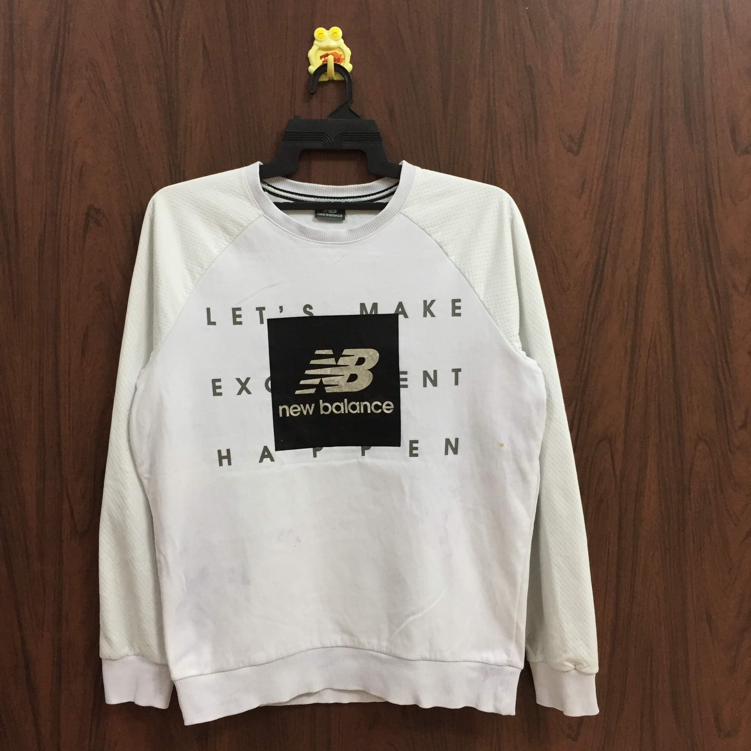 New Balance Vintage NEW BALANCE sweatshirt big logo streetwear XL fit L Size US L / EU 52-54 / 3 - 3 Thumbnail