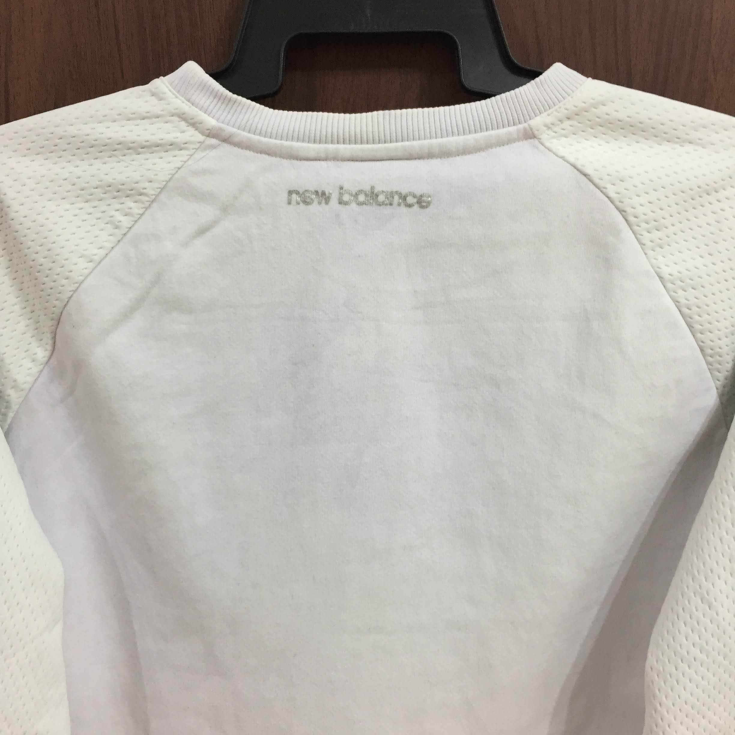 New Balance Vintage NEW BALANCE sweatshirt big logo streetwear XL fit L Size US L / EU 52-54 / 3 - 7 Thumbnail