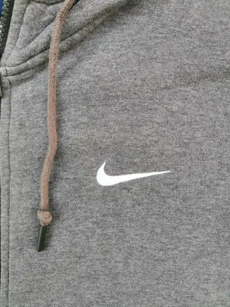Nike Nike Embroidered Logo Hoodie Sweaters Size US L / EU 52-54 / 3 - 3 Thumbnail