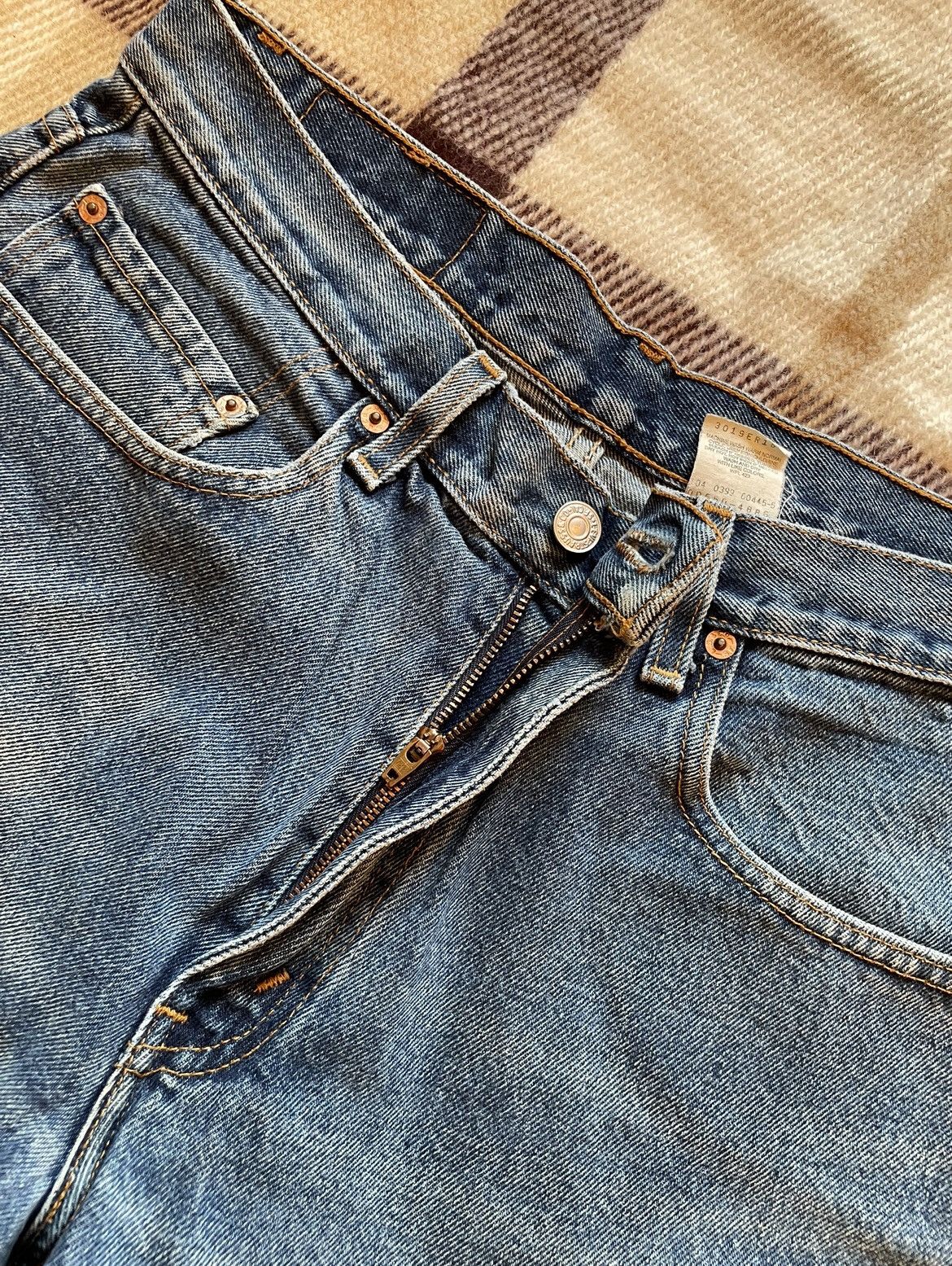 Levi's Levis 550TM classic vintage mens Denim hard cotton Size US 33 - 4 Thumbnail