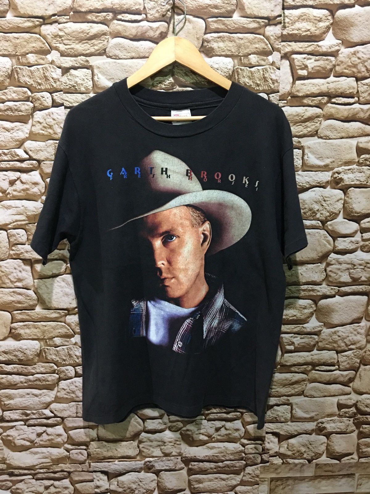 Band Tees Vintage 90s garth brooks fresh horses tour shirt Size US L / EU 52-54 / 3 - 1 Thumbnail