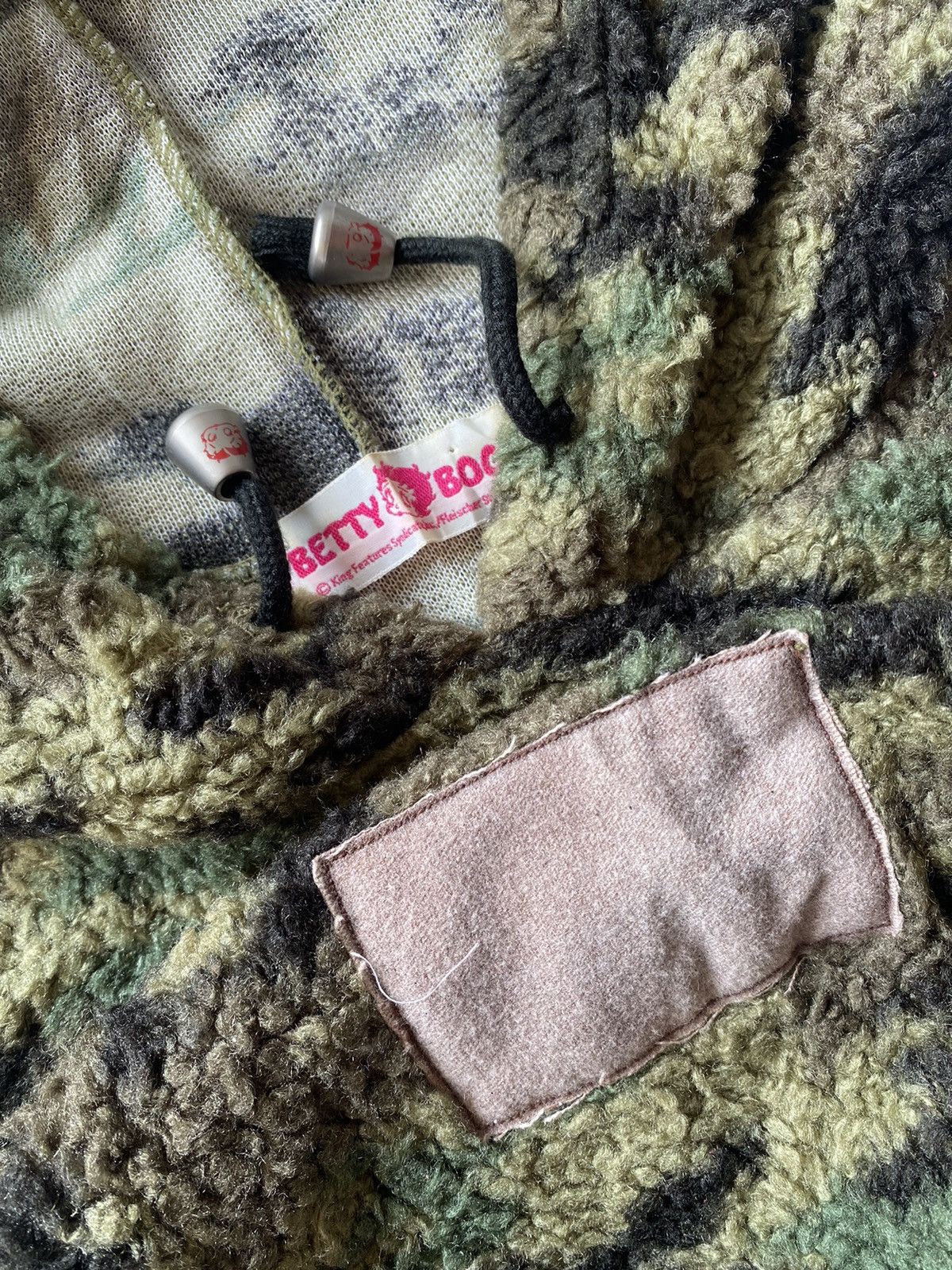Cartoon Network × Vintage Vintage 90s Betty Boop Camo Fleece Hoodie Size US M / EU 48-50 / 2 - 7 Thumbnail
