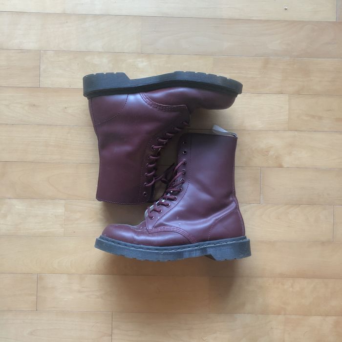 Dr. Martens Swagger x Dr. Martens 10 hole boots US9 | Grailed