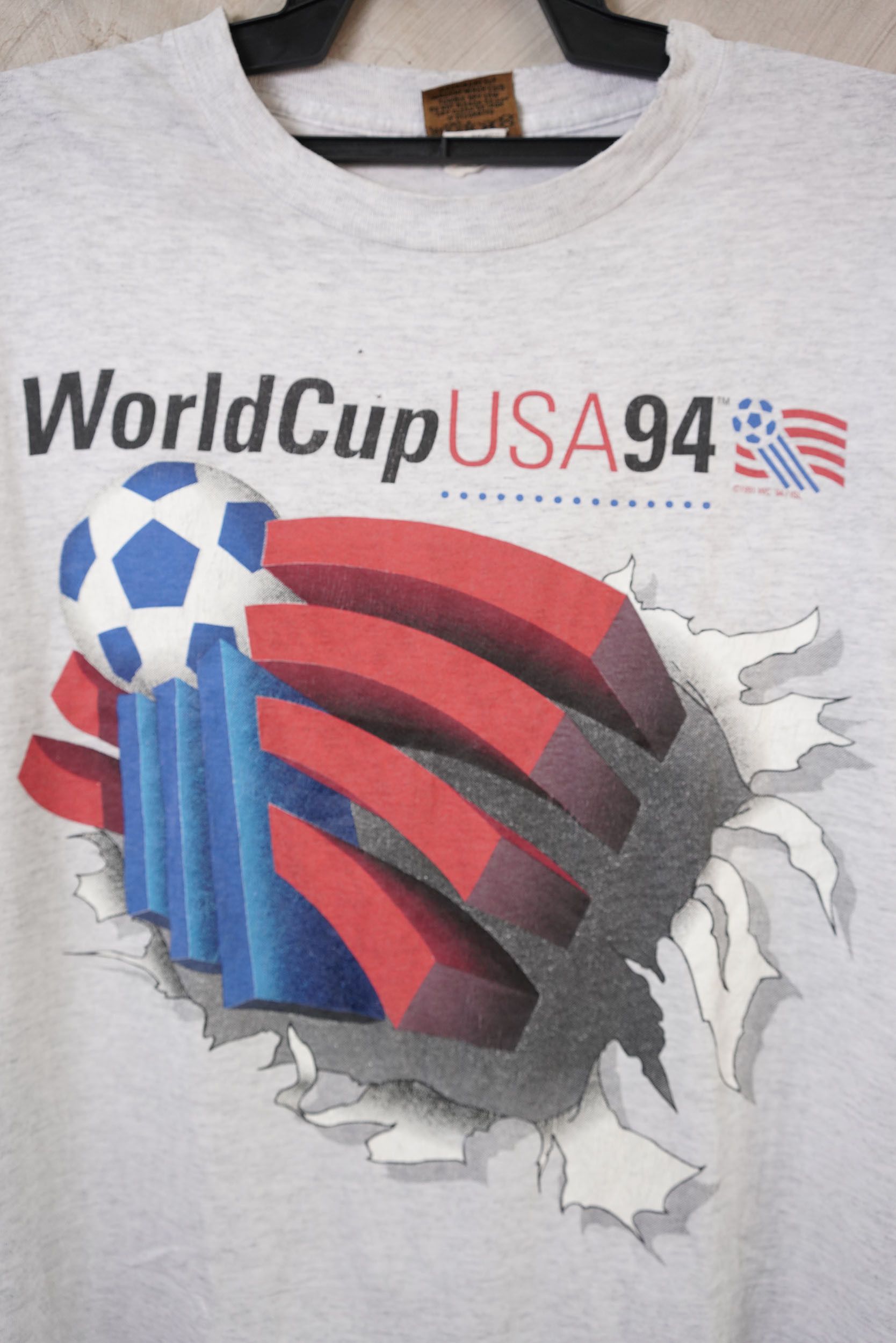 Nutmeg Vintage World Cup USA 1994 DISTRESSED Tee Size US L / EU 52-54 / 3 - 3 Thumbnail