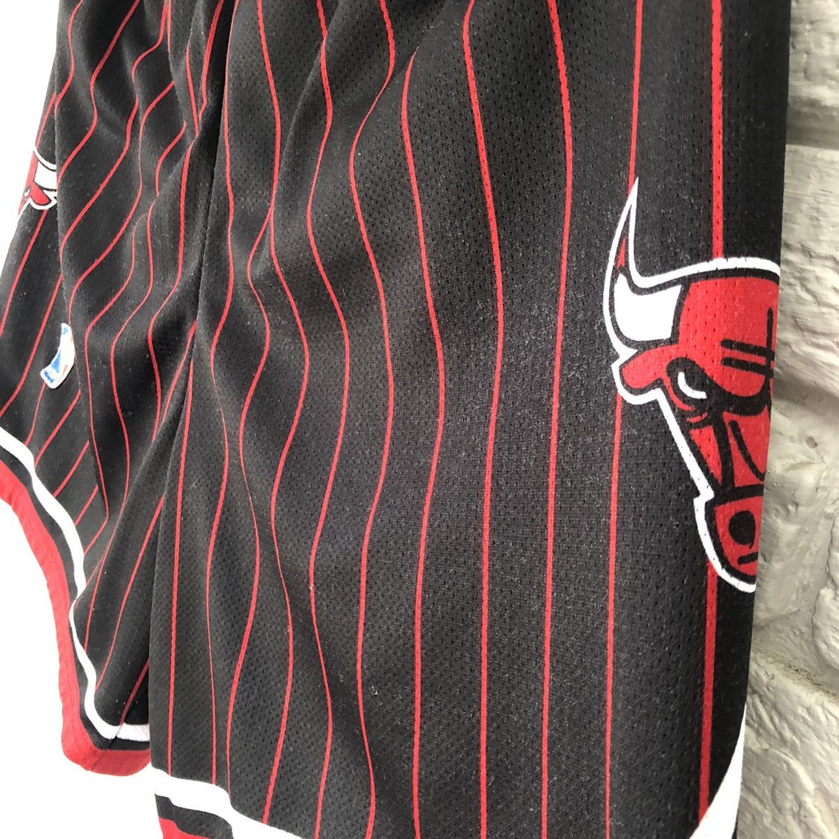 Champion × NBA Champion Chicago Bulls vintage shorts Size US 34 / EU 50 - 4 Thumbnail