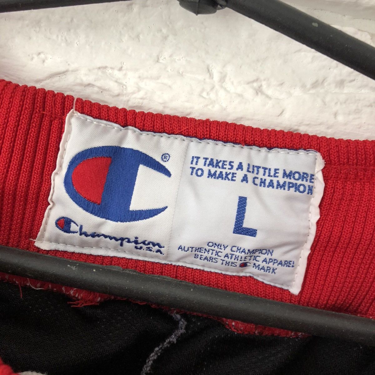 Champion × NBA Champion Chicago Bulls vintage shorts Size US 34 / EU 50 - 6 Thumbnail