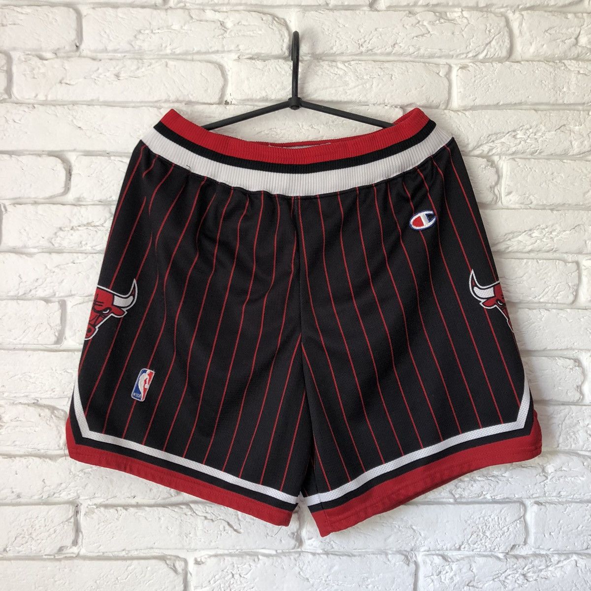 Champion × NBA Champion Chicago Bulls vintage shorts Size US 34 / EU 50 - 1 Thumbnail