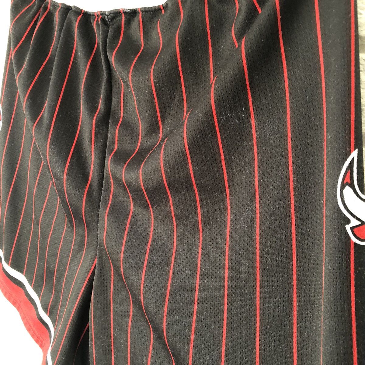 Champion × NBA Champion Chicago Bulls vintage shorts Size US 34 / EU 50 - 5 Thumbnail