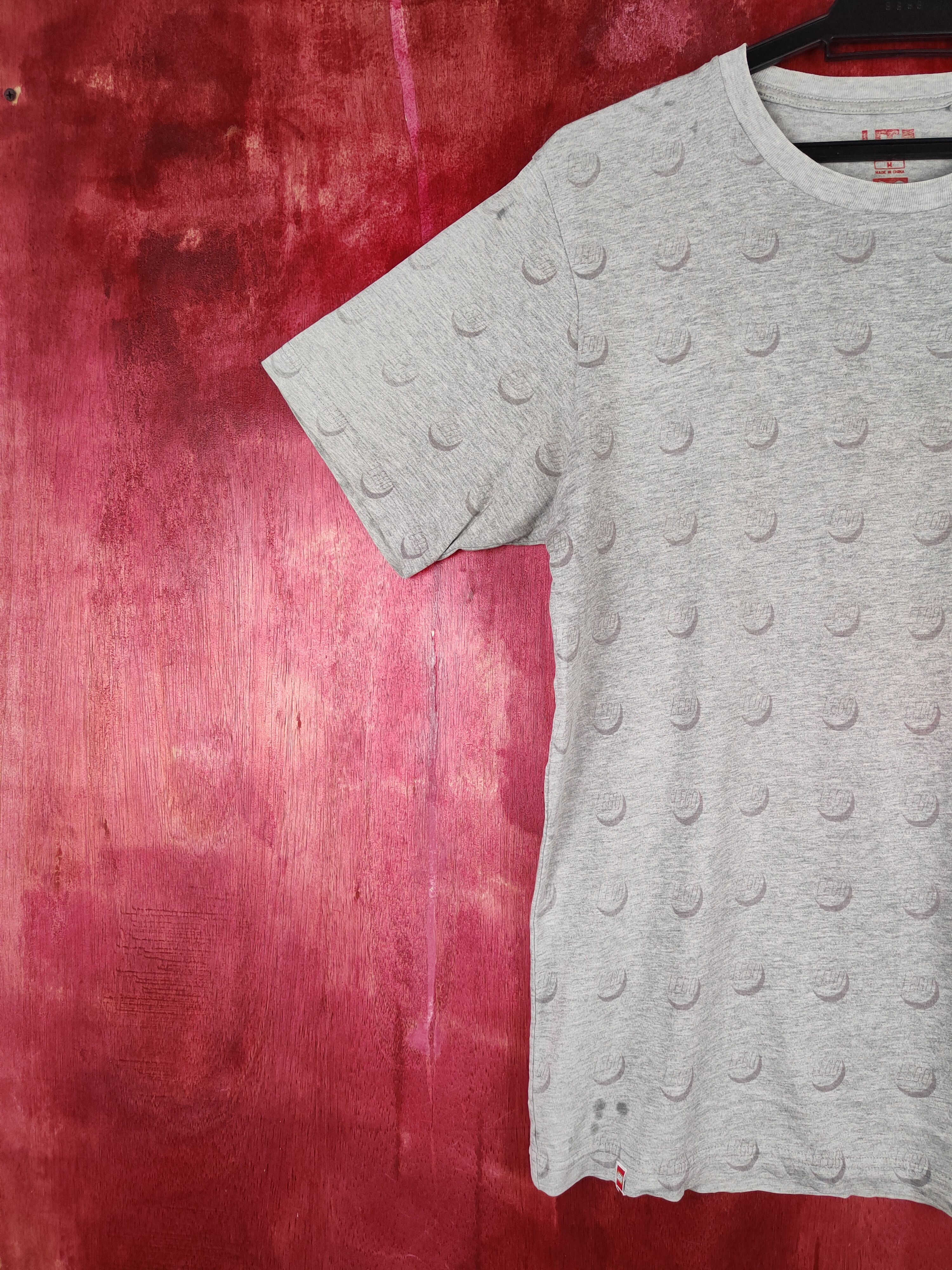 LEGO Uniqlo X Lego fullprint Gray Short Sleeve T-shirt #S652 Size US M / EU 48-50 / 2 - 3 Thumbnail