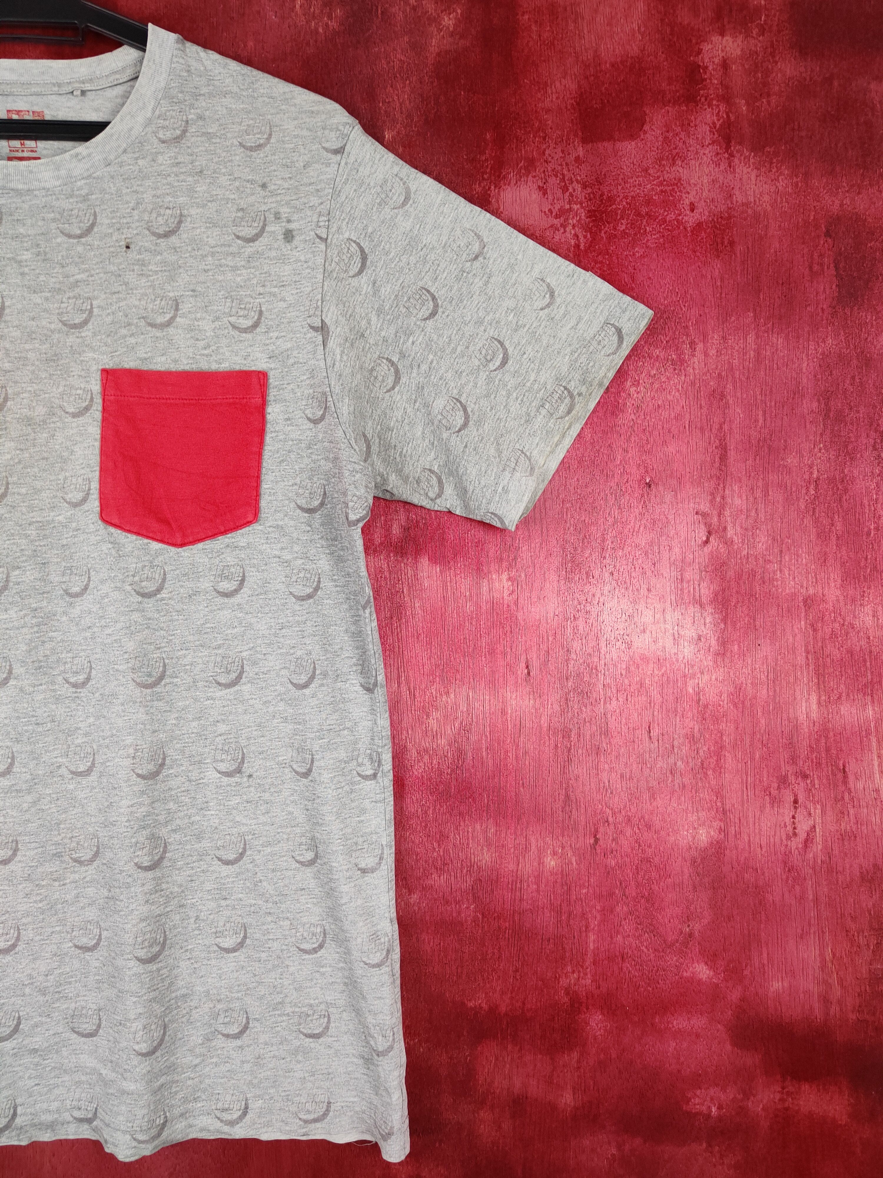 LEGO Uniqlo X Lego fullprint Gray Short Sleeve T-shirt #S652 Size US M / EU 48-50 / 2 - 6 Thumbnail