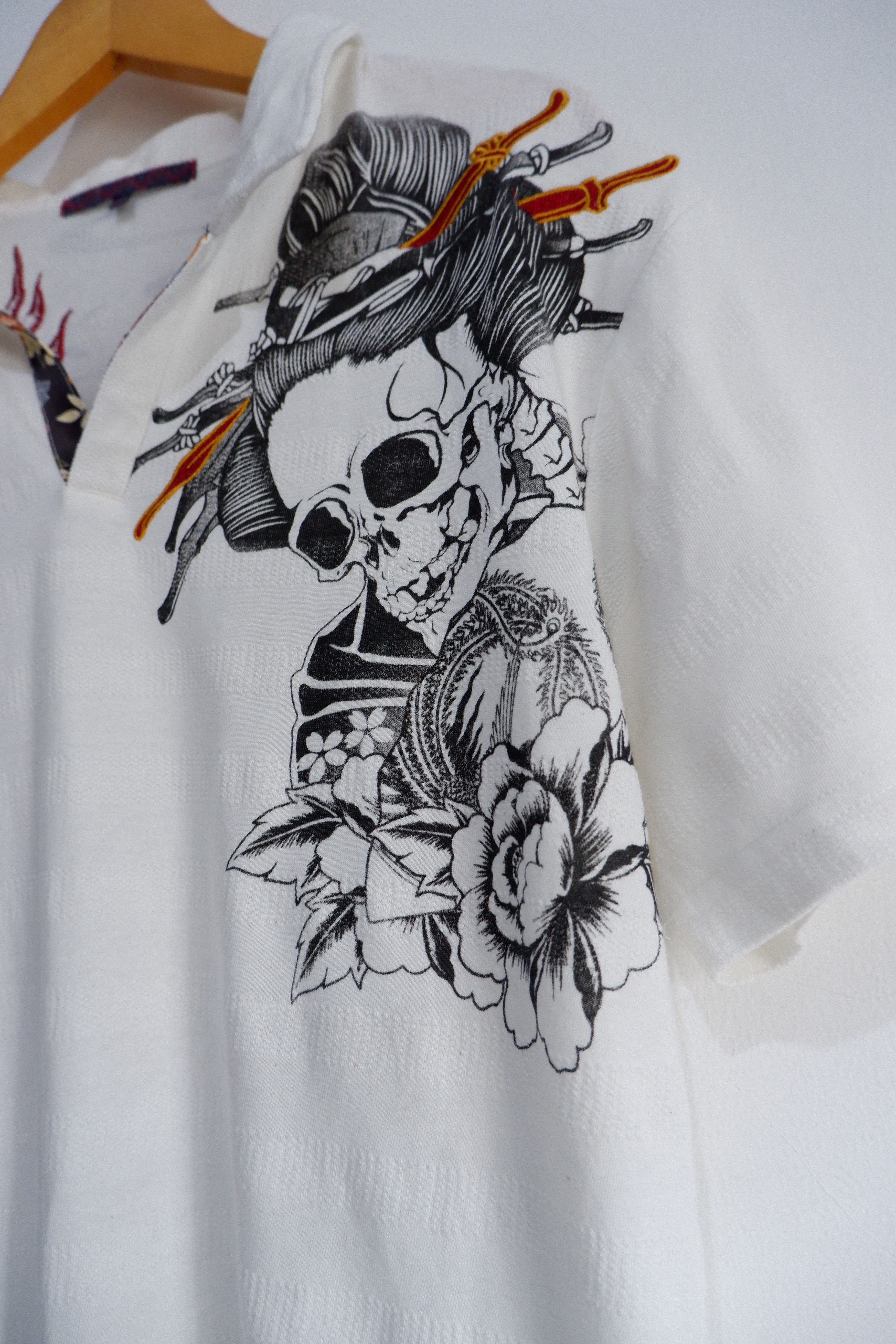 Japanese Brand Vintage Skull Geisha Embroidered Flames T shirt Size US L / EU 52-54 / 3 - 3 Thumbnail