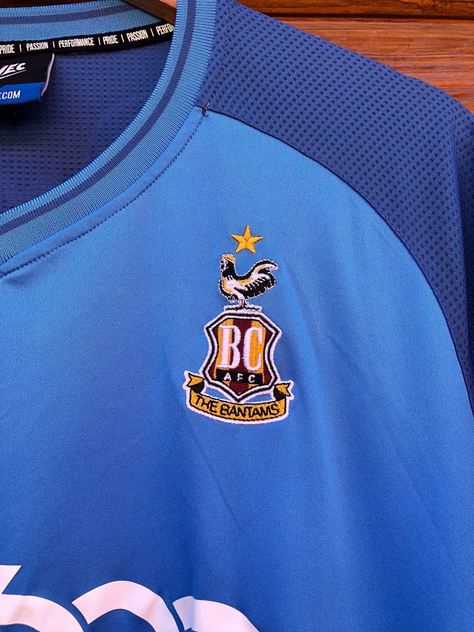 Vintage BRADFORD CITY THE BANTAMS ENGLAND SOCCER FOOTBALL JERSEY Size US M / EU 48-50 / 2 - 4 Thumbnail