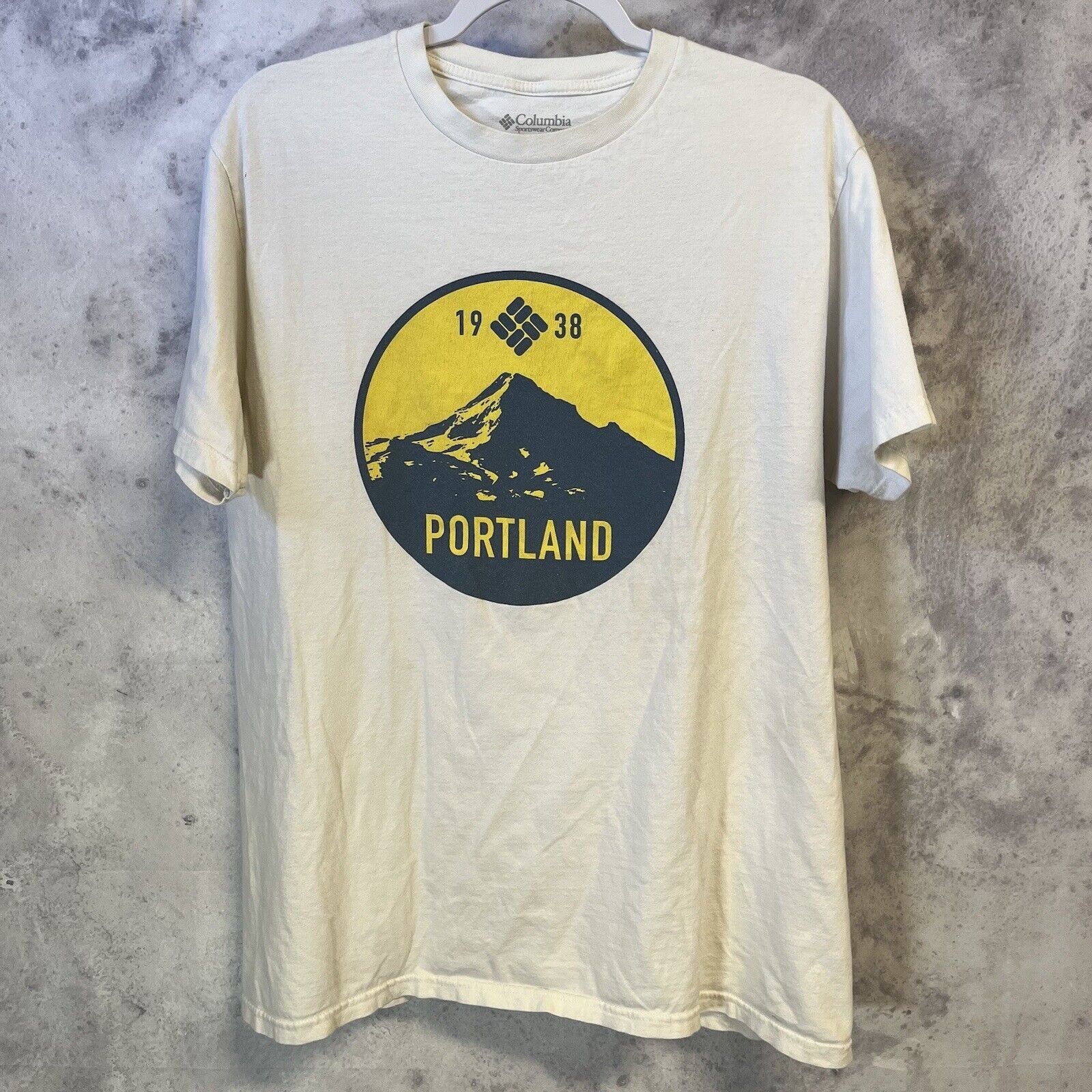 Columbia Columbia T Shirt Mens Size Large White Portland Oregon Hike Size US L / EU 52-54 / 3 - 1 Thumbnail