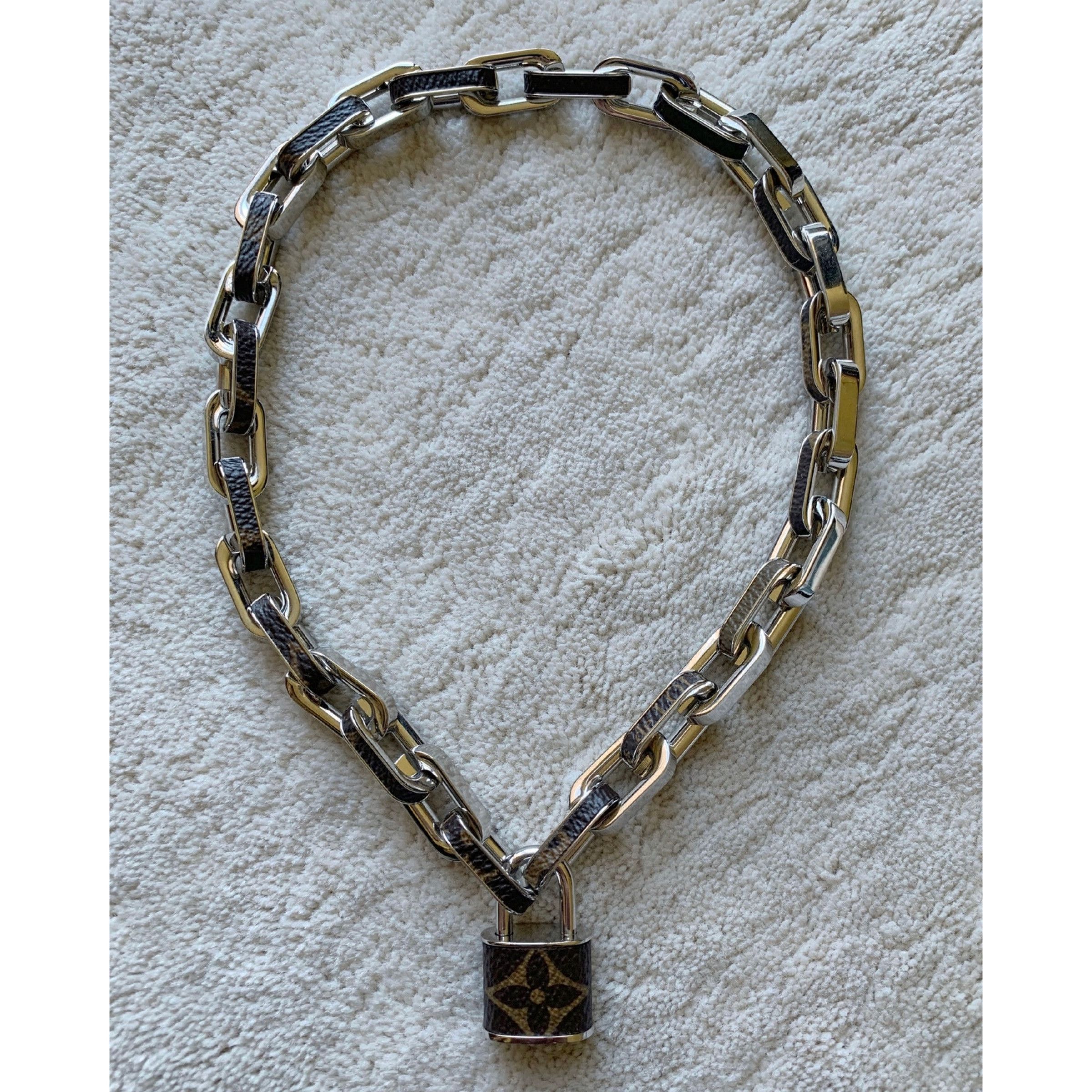 Louis Vuitton RARE Ltd Ed LOUIS VUITTON Monogram LOCK NECKLACE MP2029 Size ONE SIZE - 5 Thumbnail