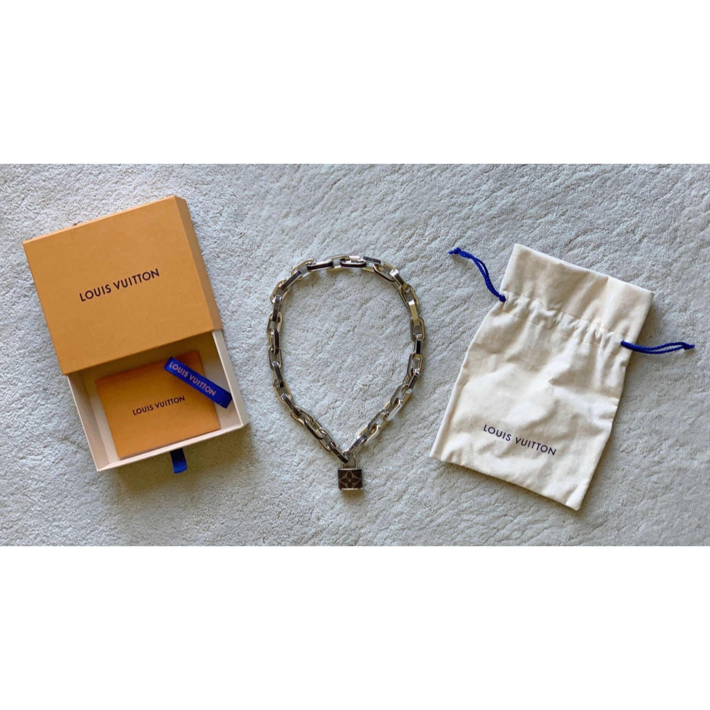 Louis Vuitton RARE Ltd Ed LOUIS VUITTON Monogram LOCK NECKLACE MP2029 Size ONE SIZE - 1 Thumbnail