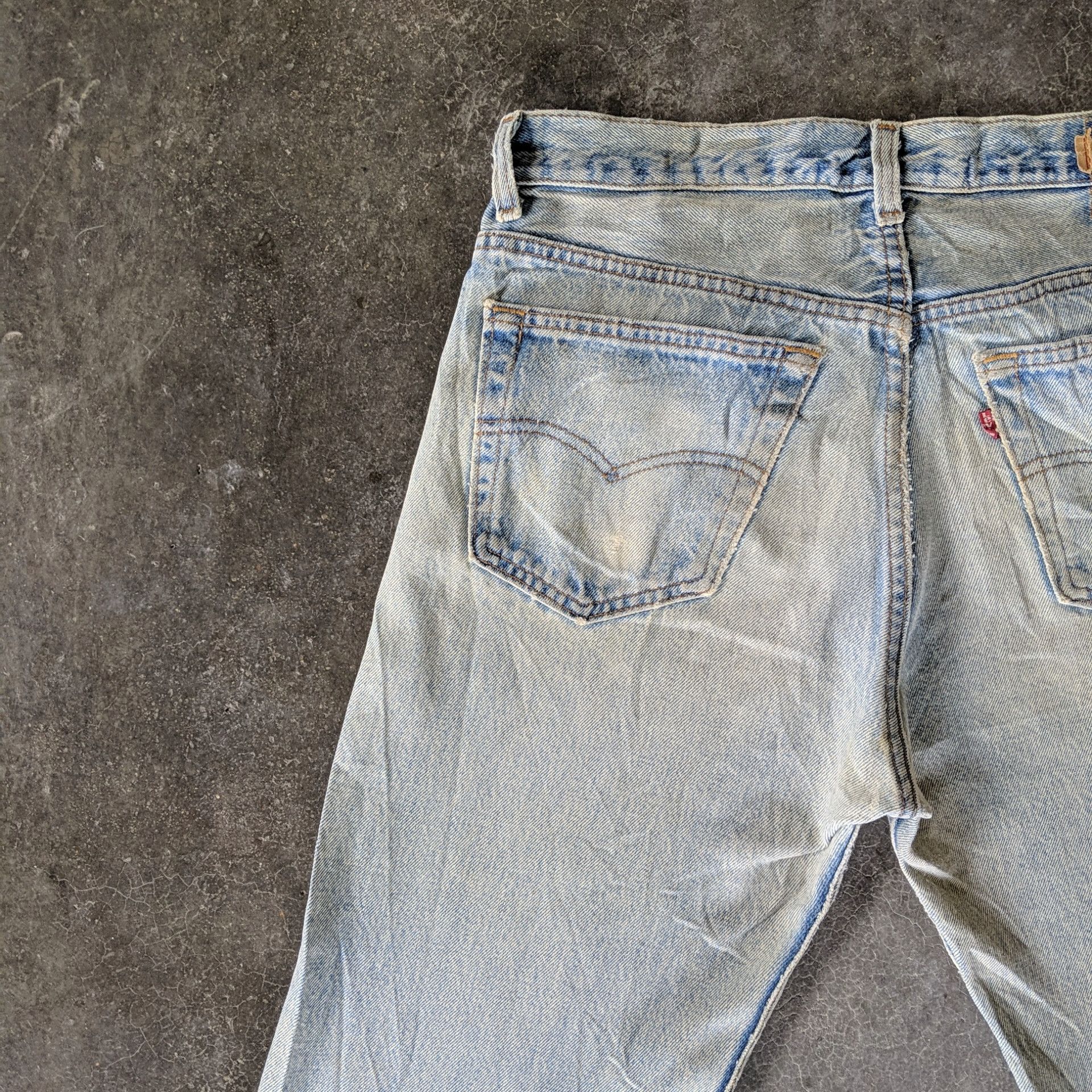 Japanese Brand Levi's Lightwash Faded Distressed Denim Jeans Pants W31 Size US 31 - 14 Thumbnail