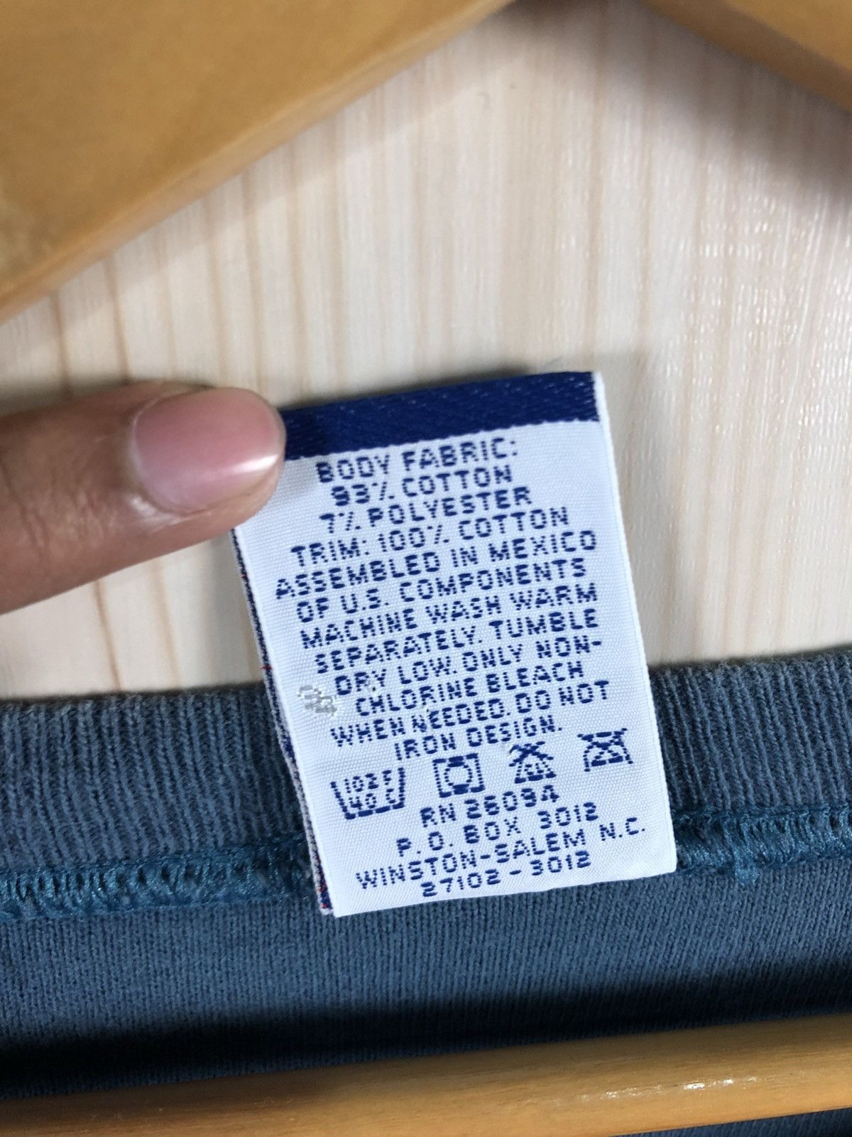 Champion Vintage Champion Center Logo Sweatshirt Size US L / EU 52-54 / 3 - 7 Thumbnail