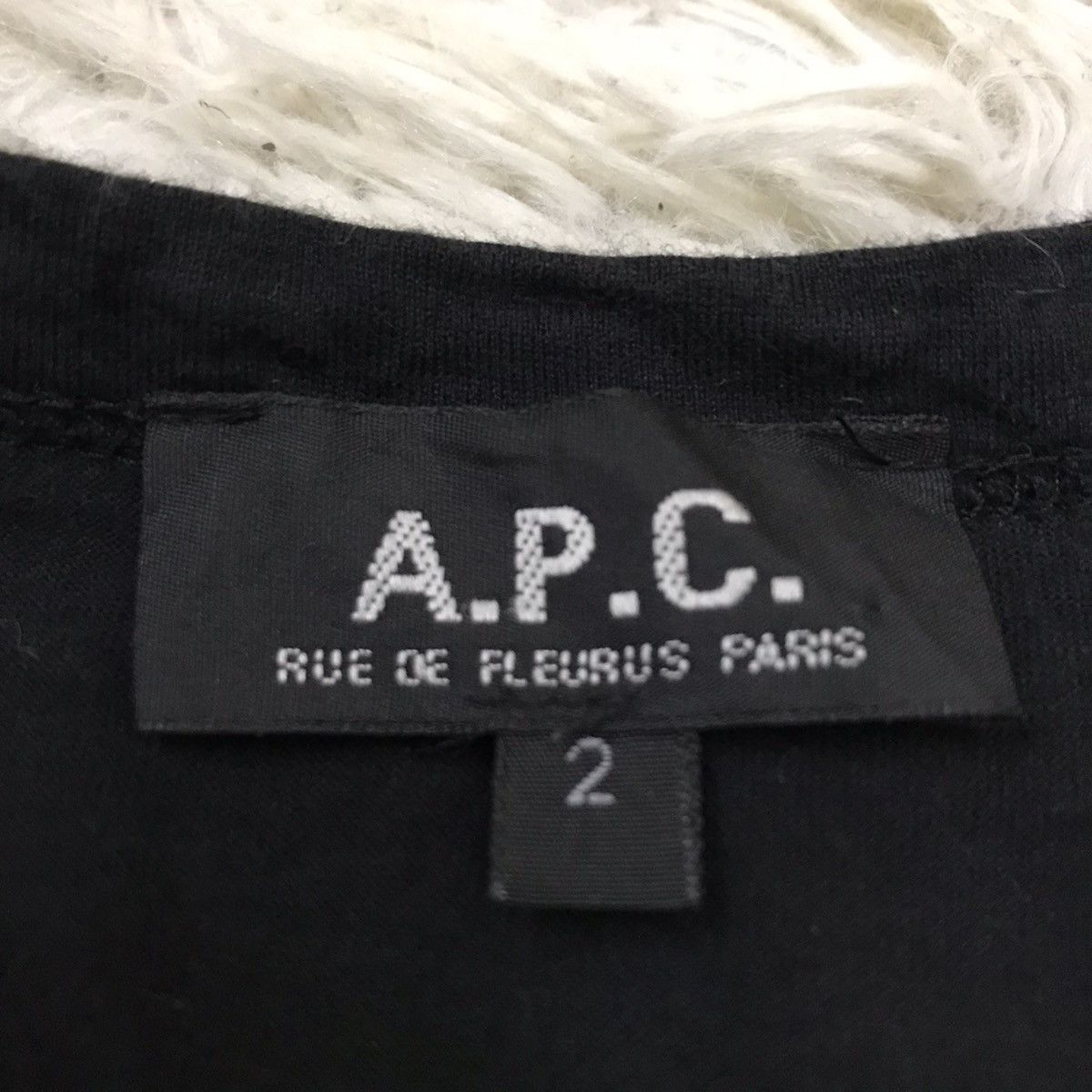 A.P.C Rue De Fleurus Paris V-Neck T-Shirt Casual Clothing