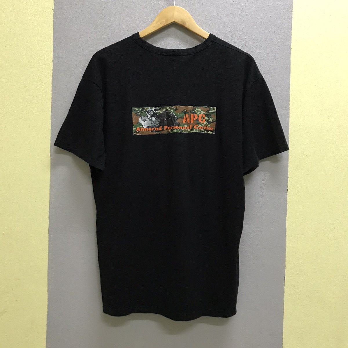 A.P.C Rue De Fleurus Paris V-Neck T-Shirt Casual Clothing