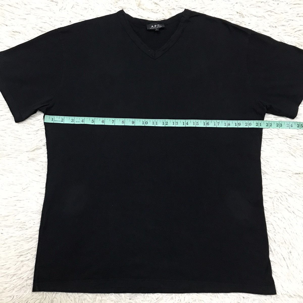A.P.C Rue De Fleurus Paris V-Neck T-Shirt Casual Clothing