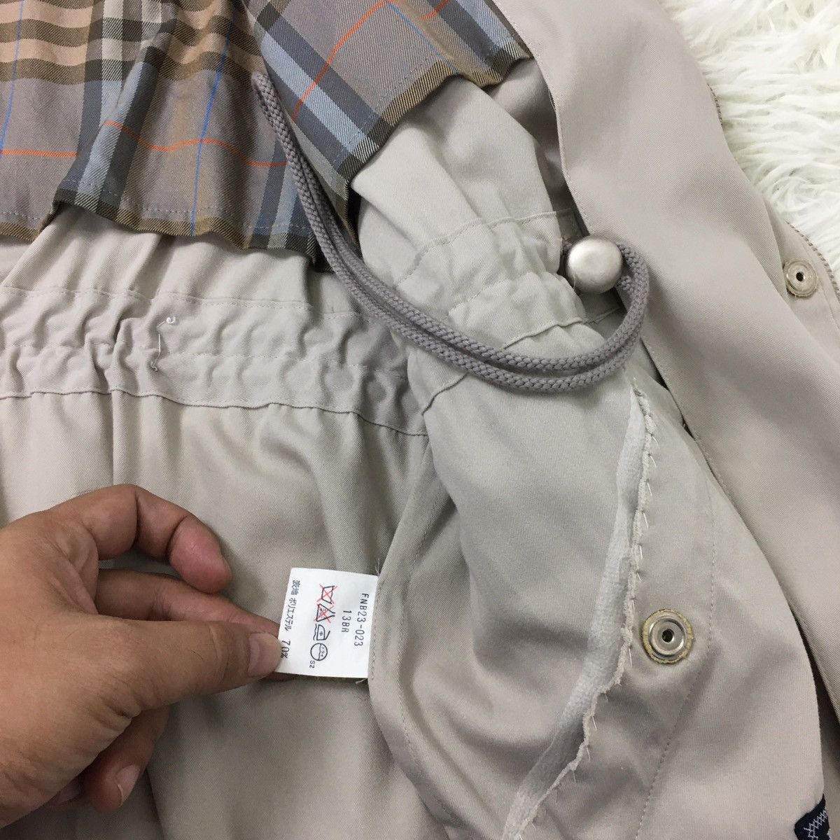 Burberry Burberrys’ Spell Out Lining Fishtail Parka Size US M / EU 48-50 / 2 - 13 Thumbnail