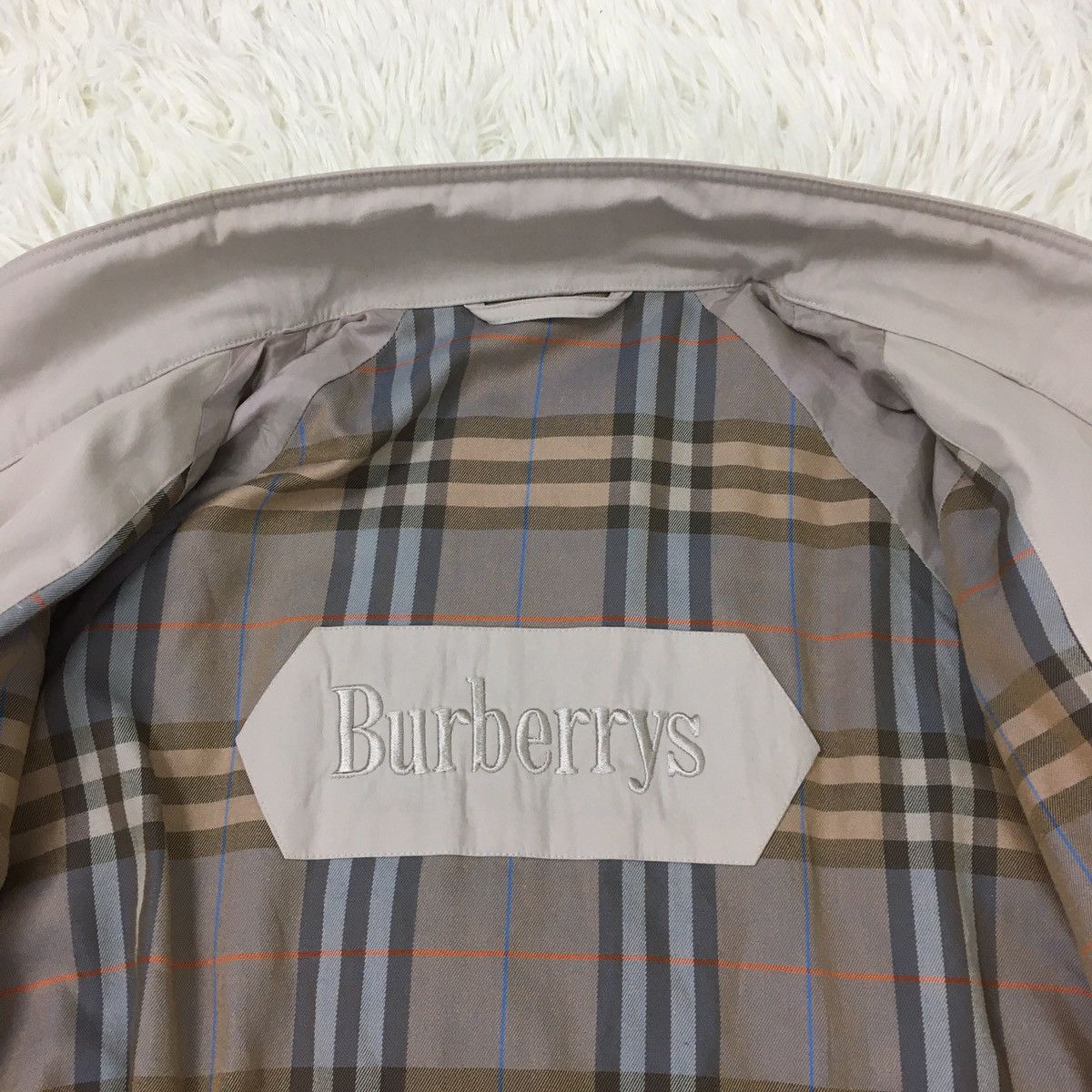Burberry Burberrys’ Spell Out Lining Fishtail Parka Size US M / EU 48-50 / 2 - 11 Thumbnail