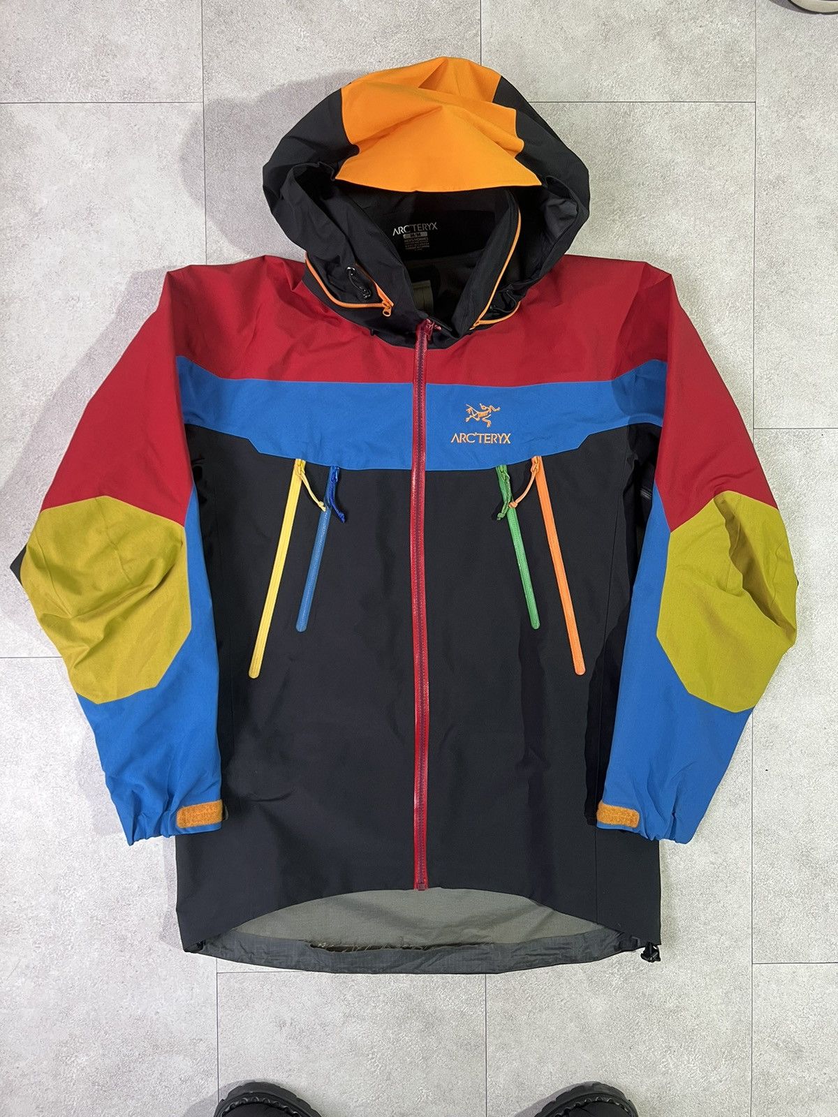 Arc'teryx X Beams 35th Anniv. Theta SV 【公式通販】