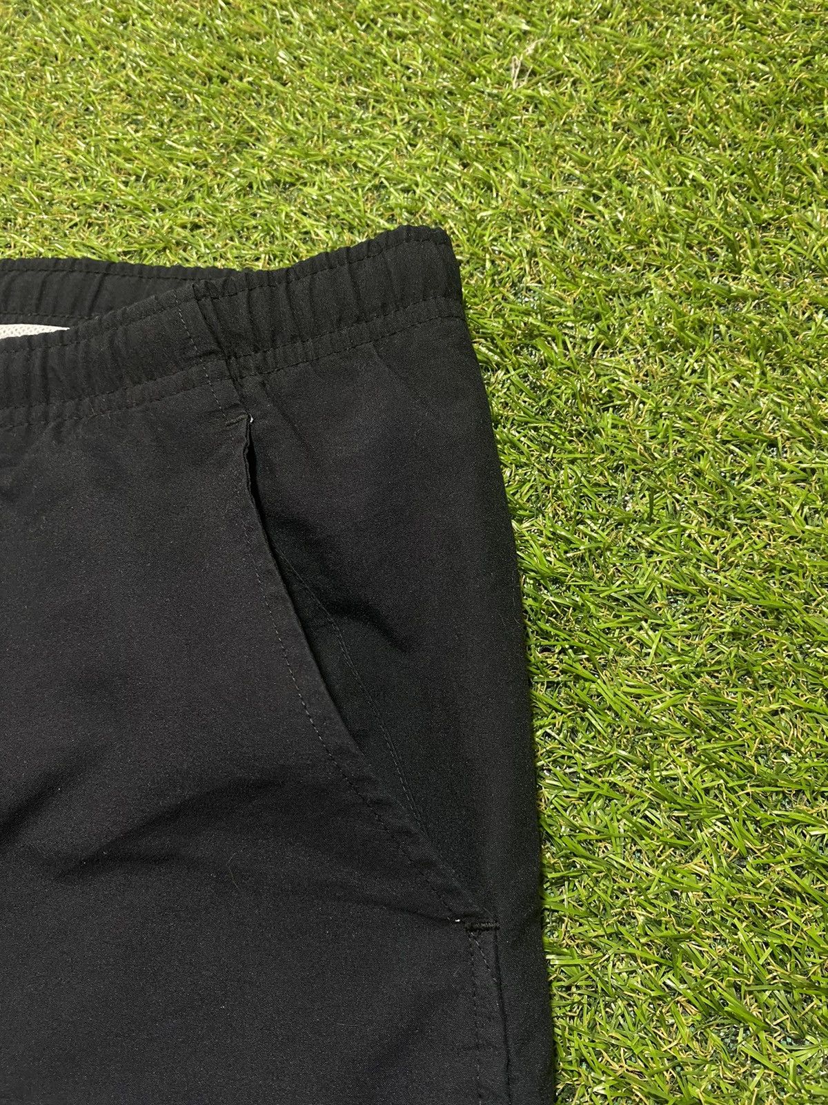 Nike Vintage Nike shorts streetwear swoosh casual y2k size M Size US 32 / EU 48 - 2 Thumbnail