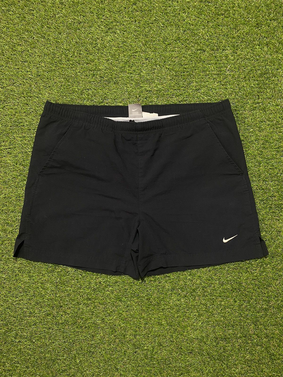 Nike Vintage Nike shorts streetwear swoosh casual y2k size M Size US 32 / EU 48 - 1 Thumbnail