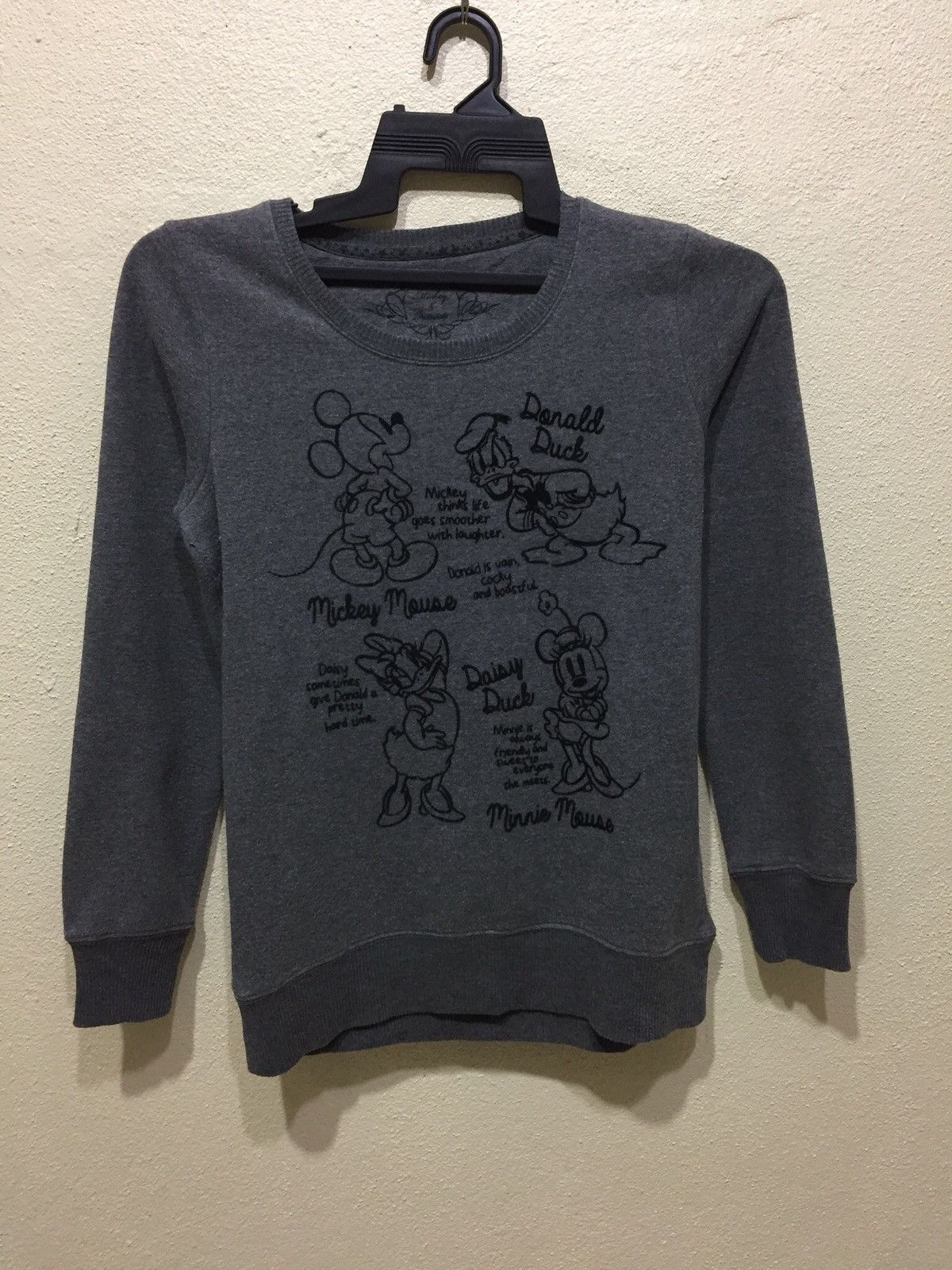 Disney Disney Mickey & Friends Sweatshirt Big Logo size M fits XS Size US XS / EU 42 / 0 - 1 Thumbnail